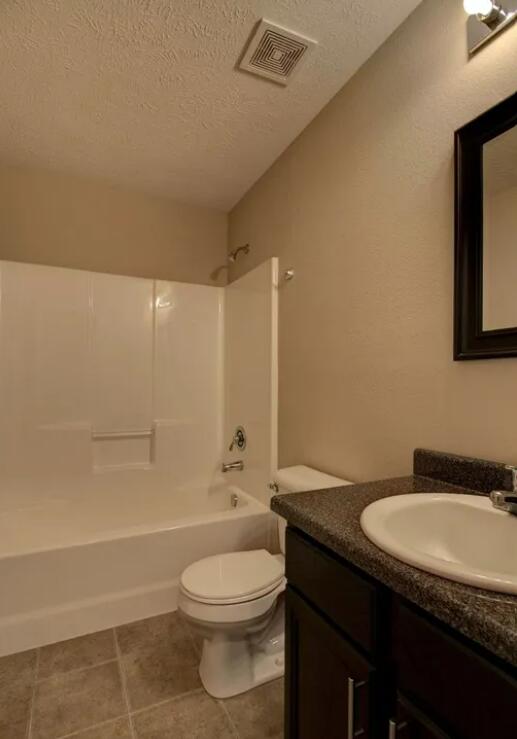 1050 South Strasbourg Avenue Property Photo 16