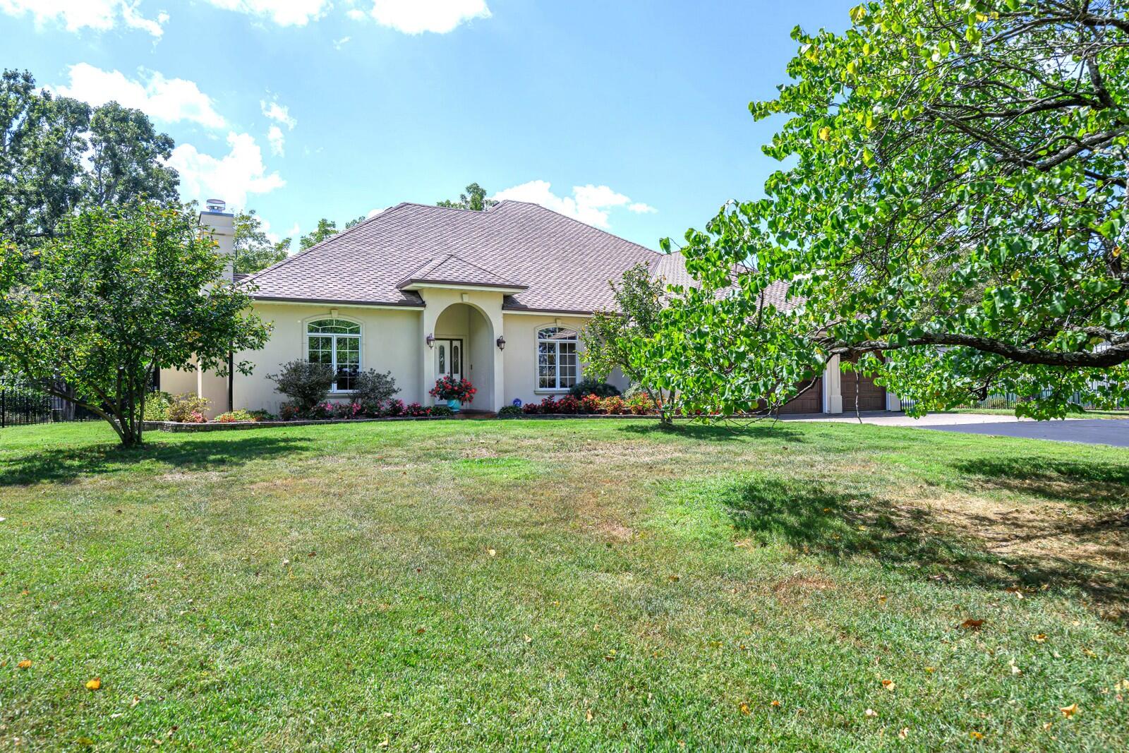 2282 North Farm Road 227 Property Photo 2