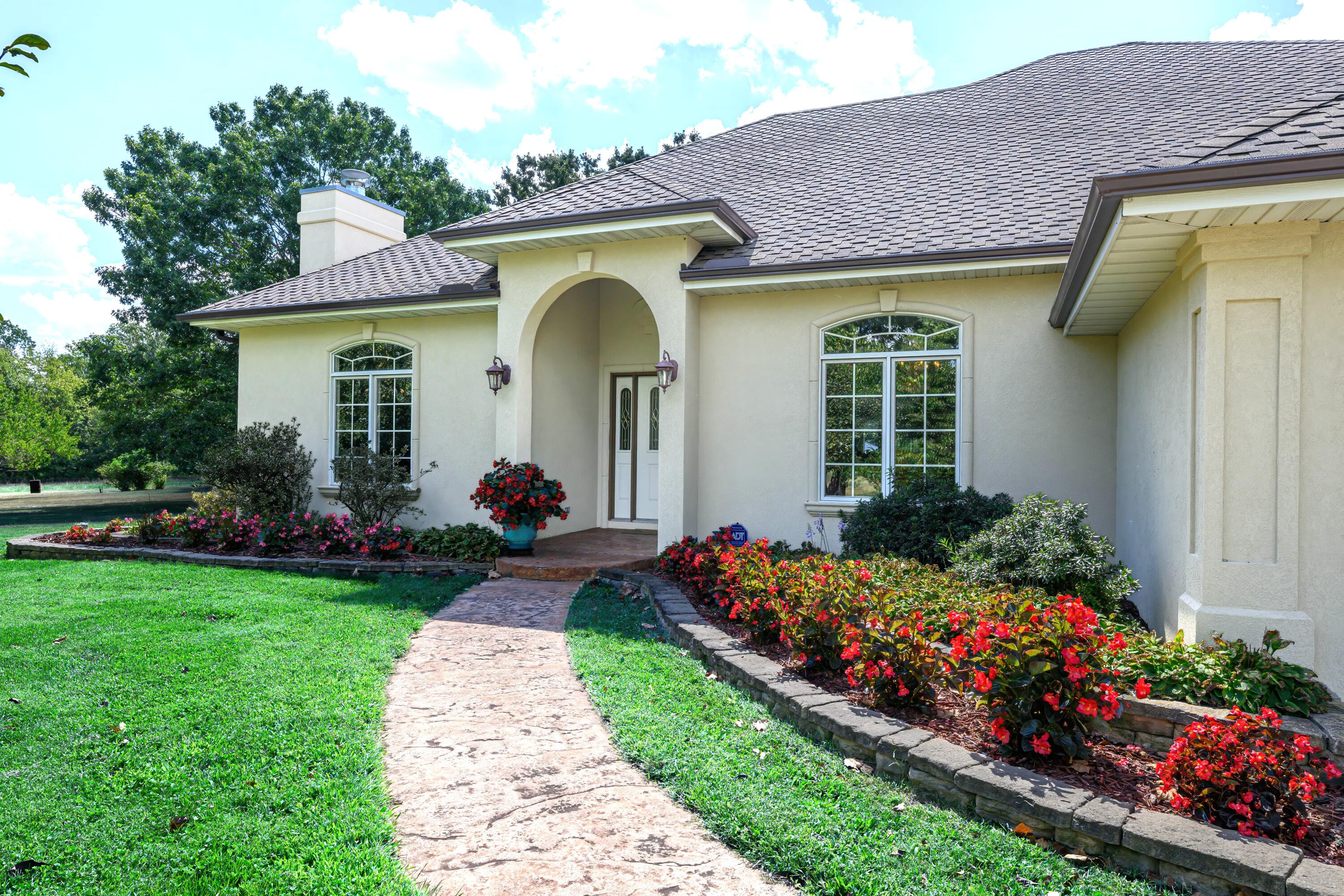 2282 North Farm Road 227 Property Photo 4