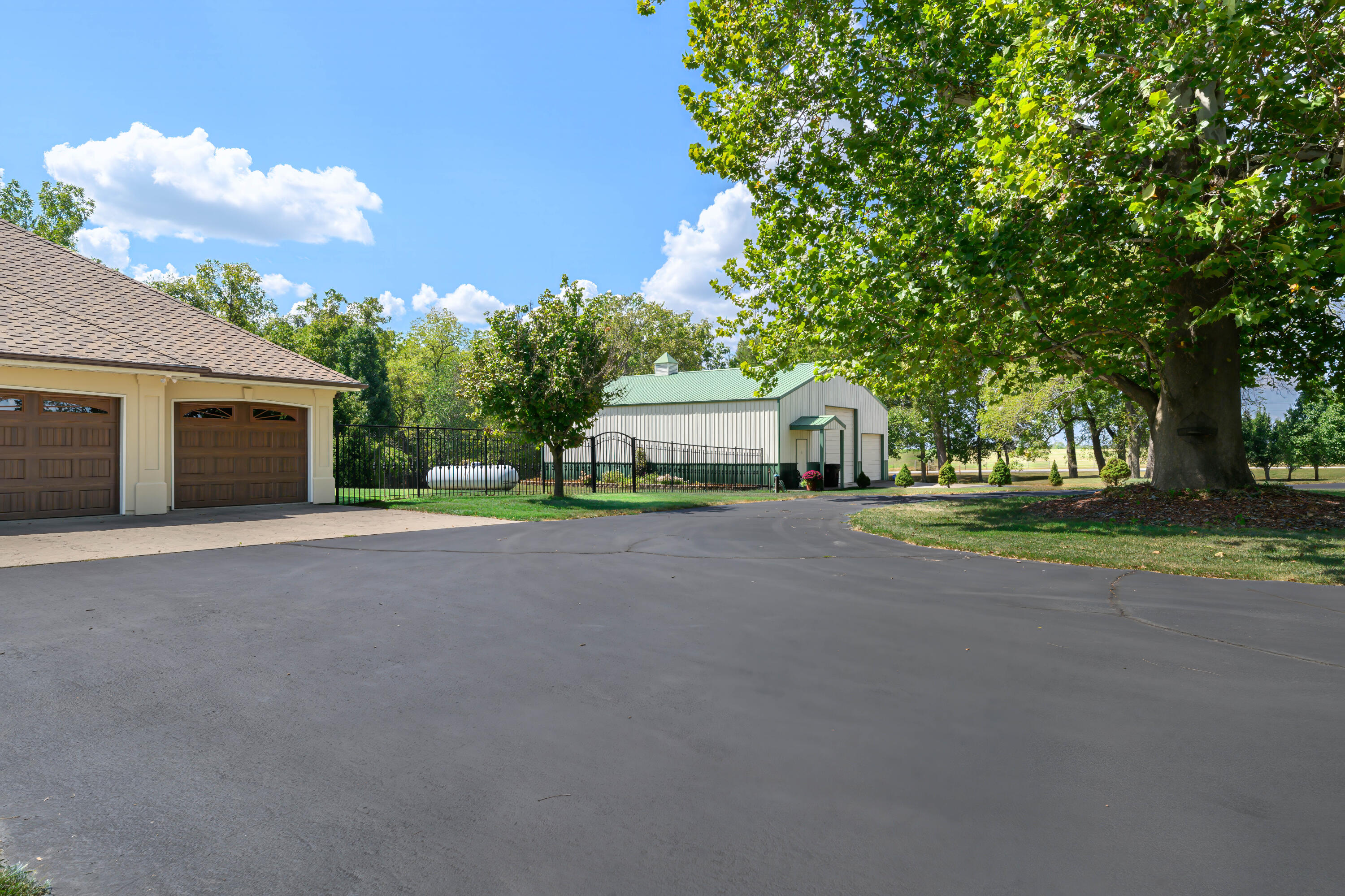 2282 North Farm Road 227 Property Photo 49