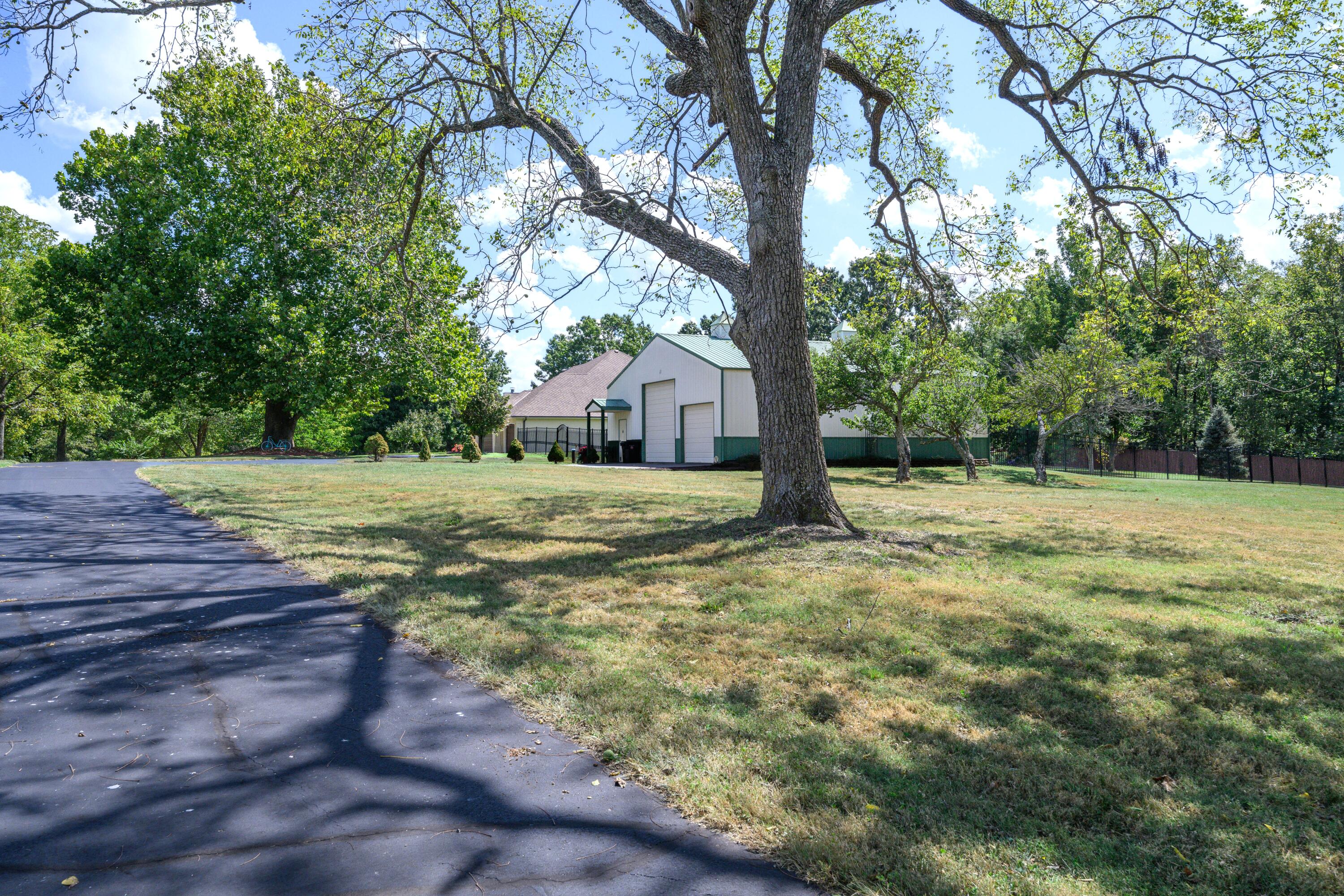 2282 North Farm Road 227 Property Photo 50