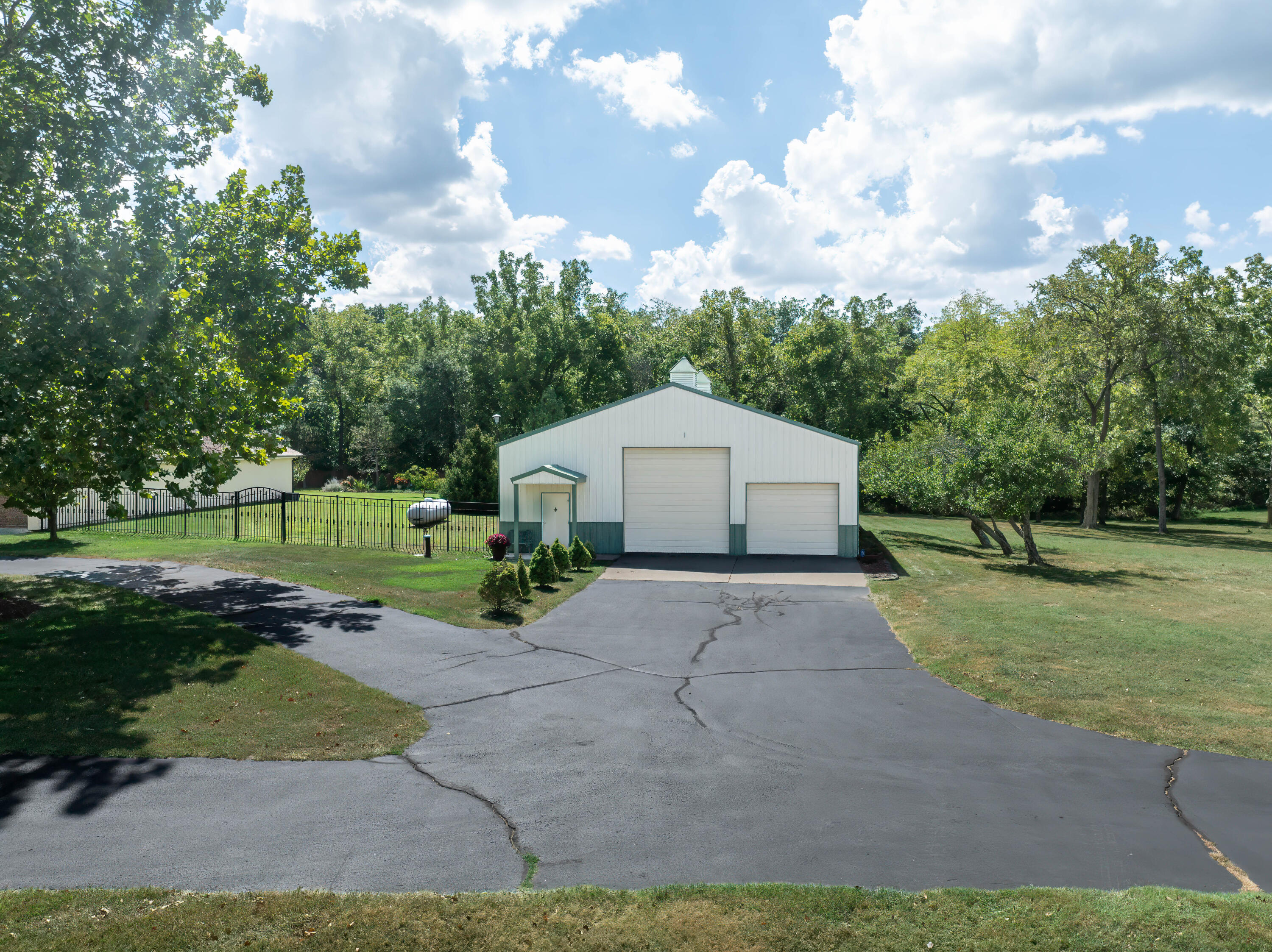 2282 North Farm Road 227 Property Photo 52