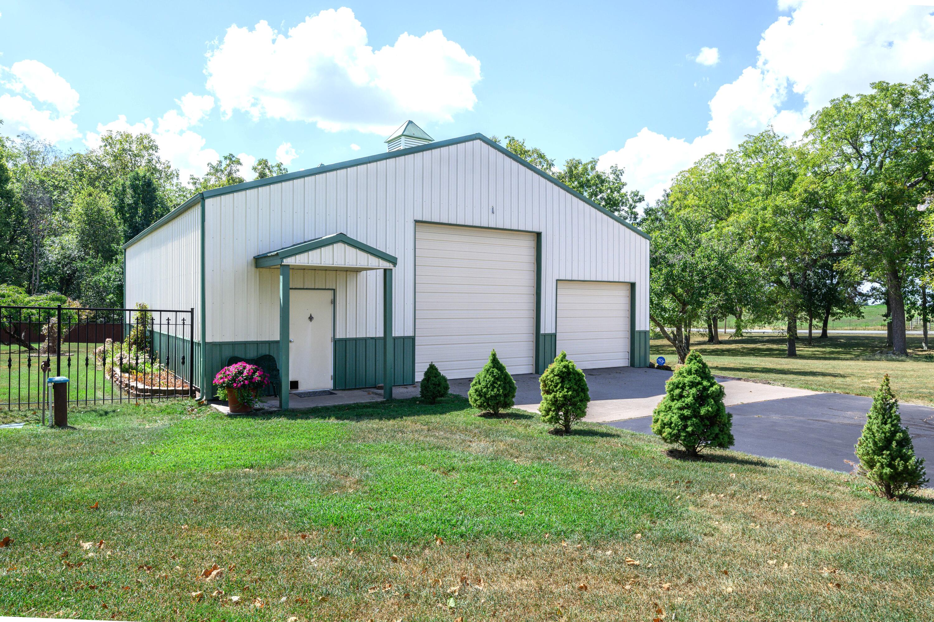 2282 North Farm Road 227 Property Photo 55