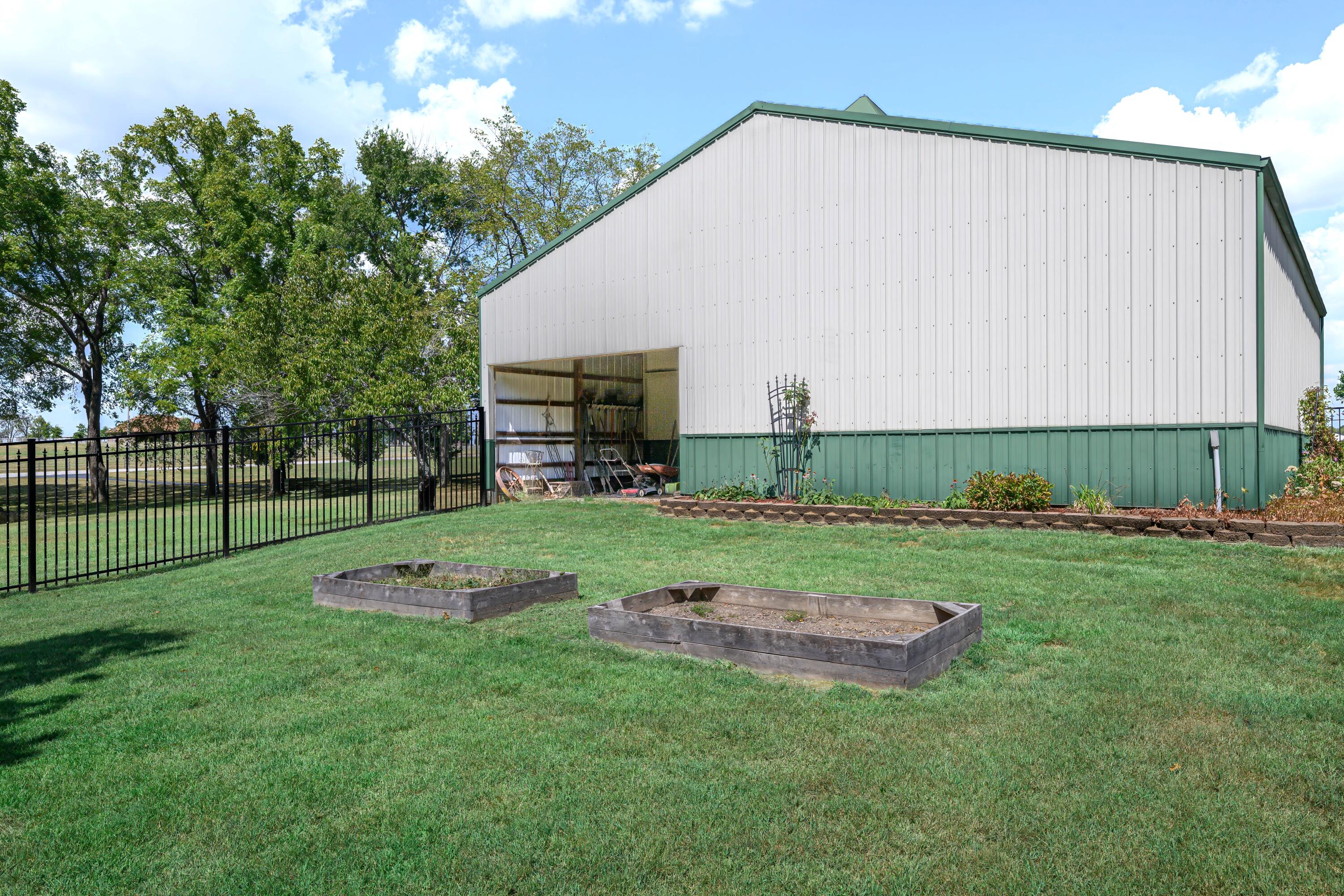 2282 North Farm Road 227 Property Photo 56