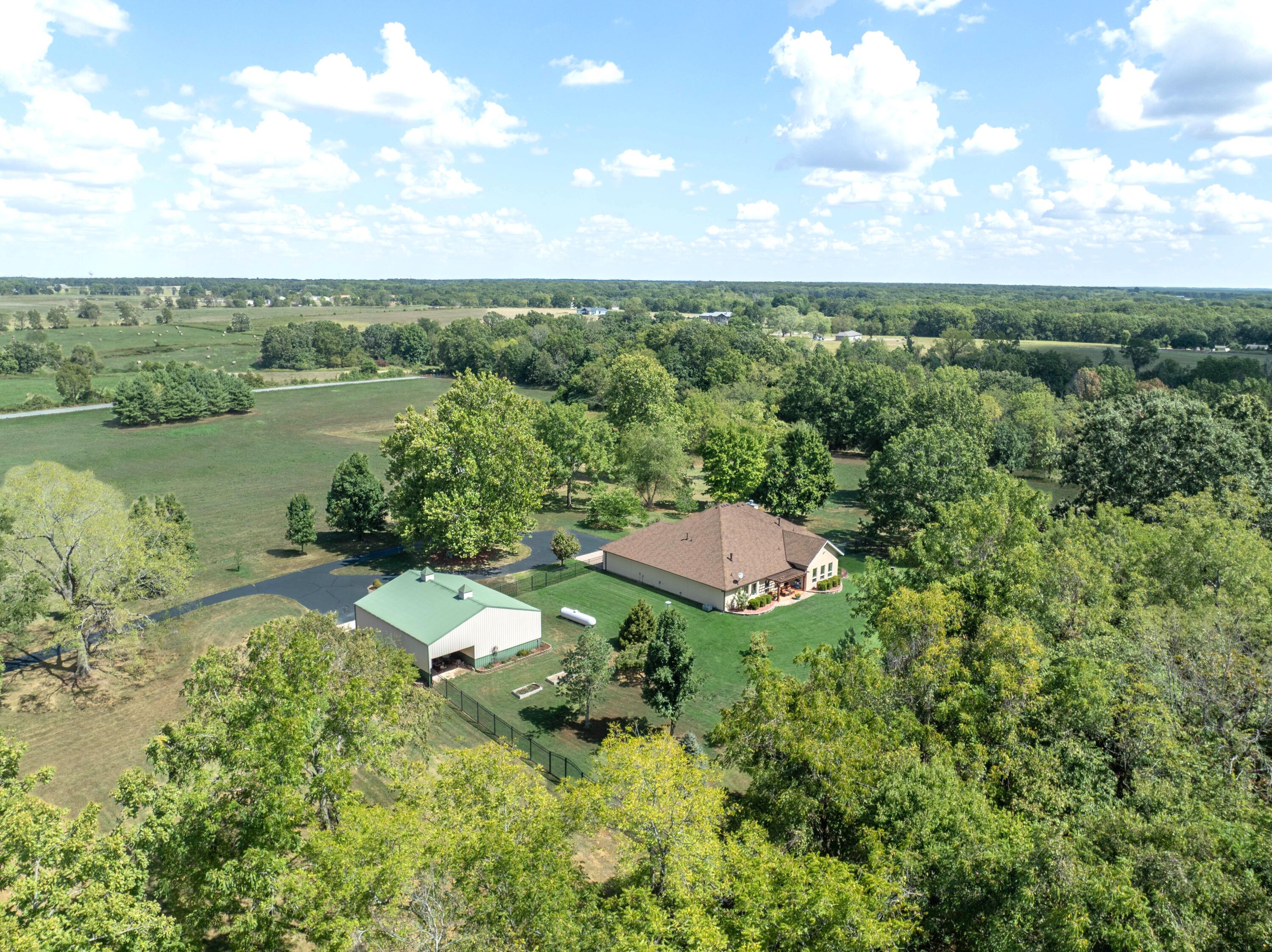 2282 North Farm Road 227 Property Photo 59