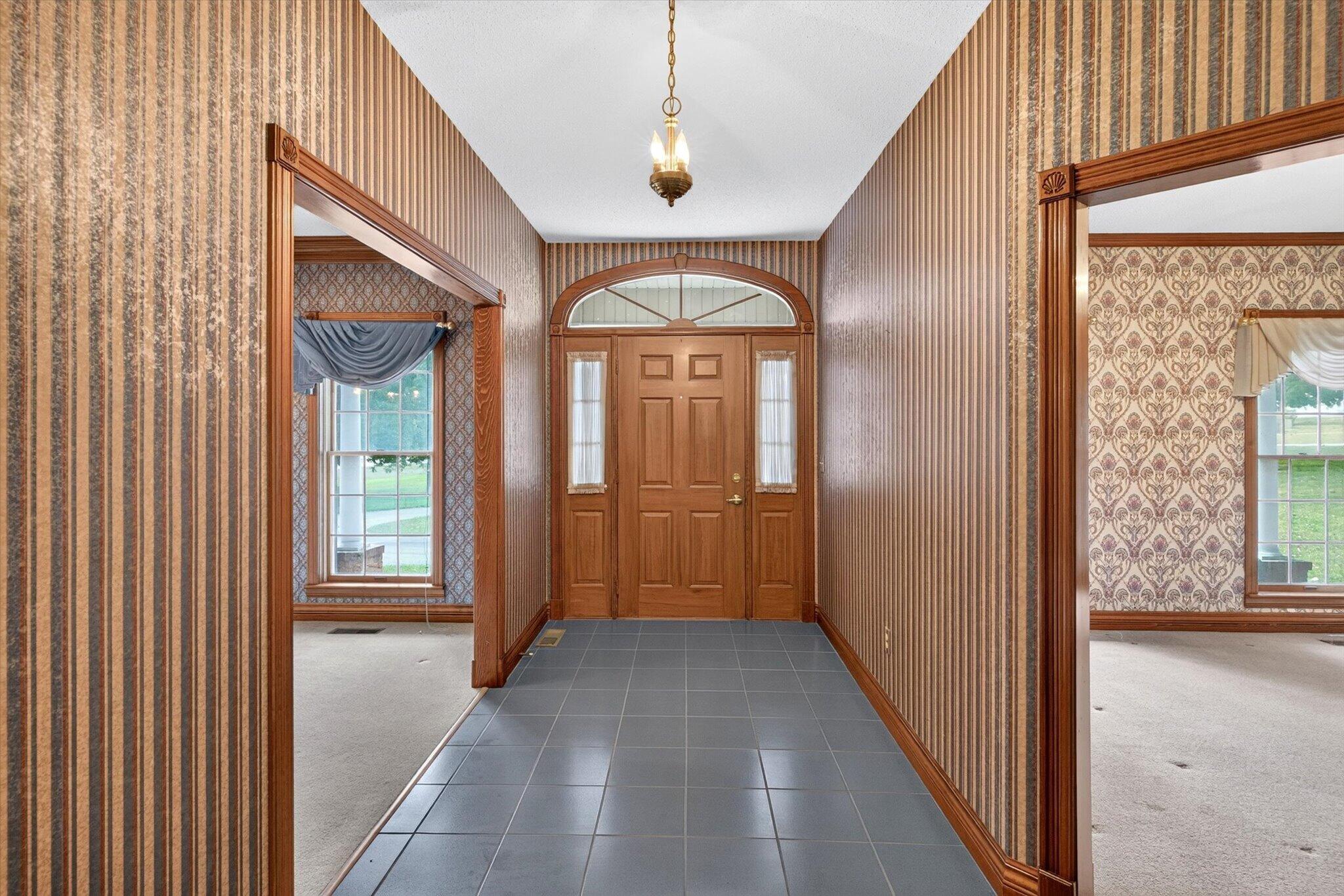 2065 East Thornridge Circle Property Photo 3