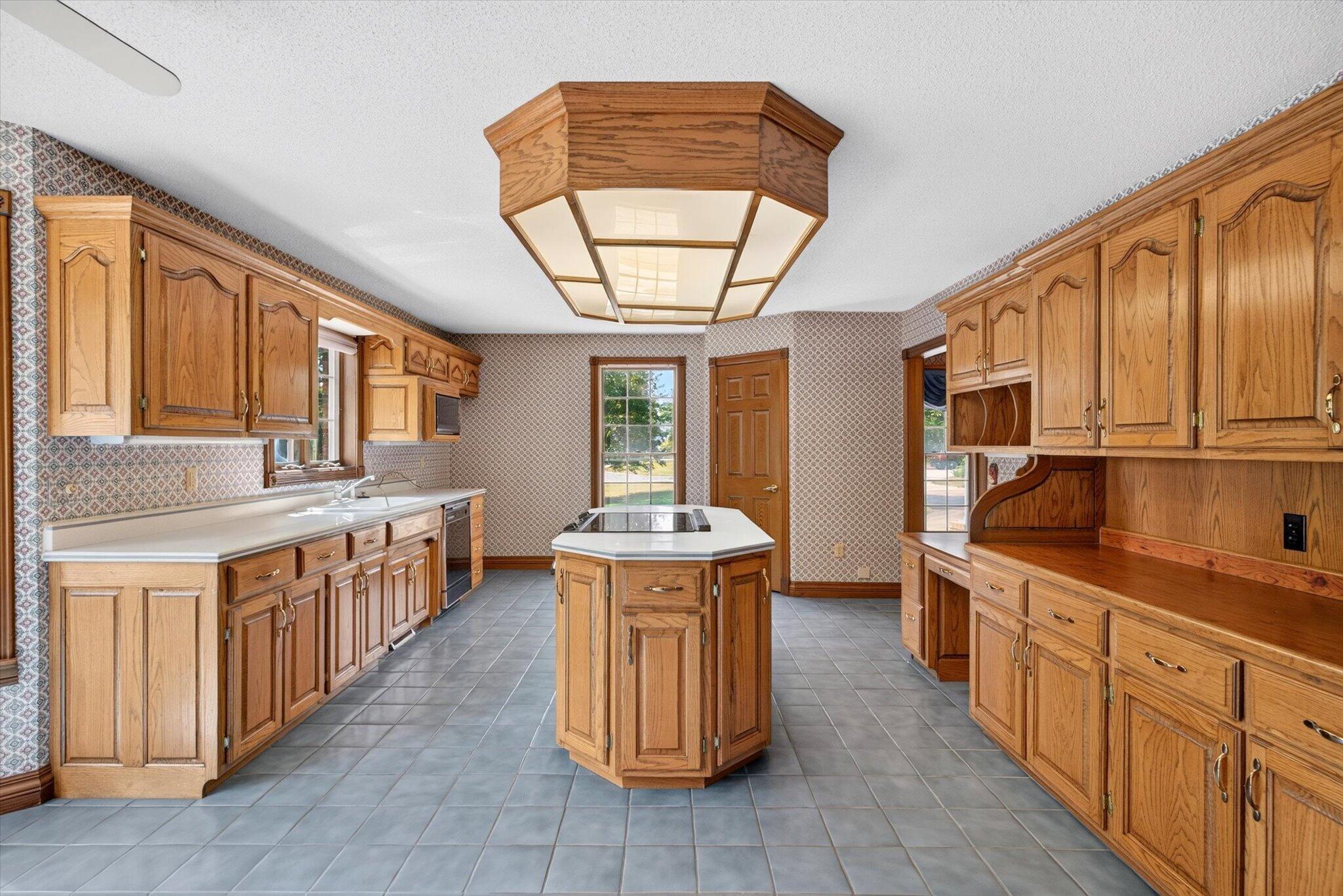 2065 East Thornridge Circle Property Photo 13