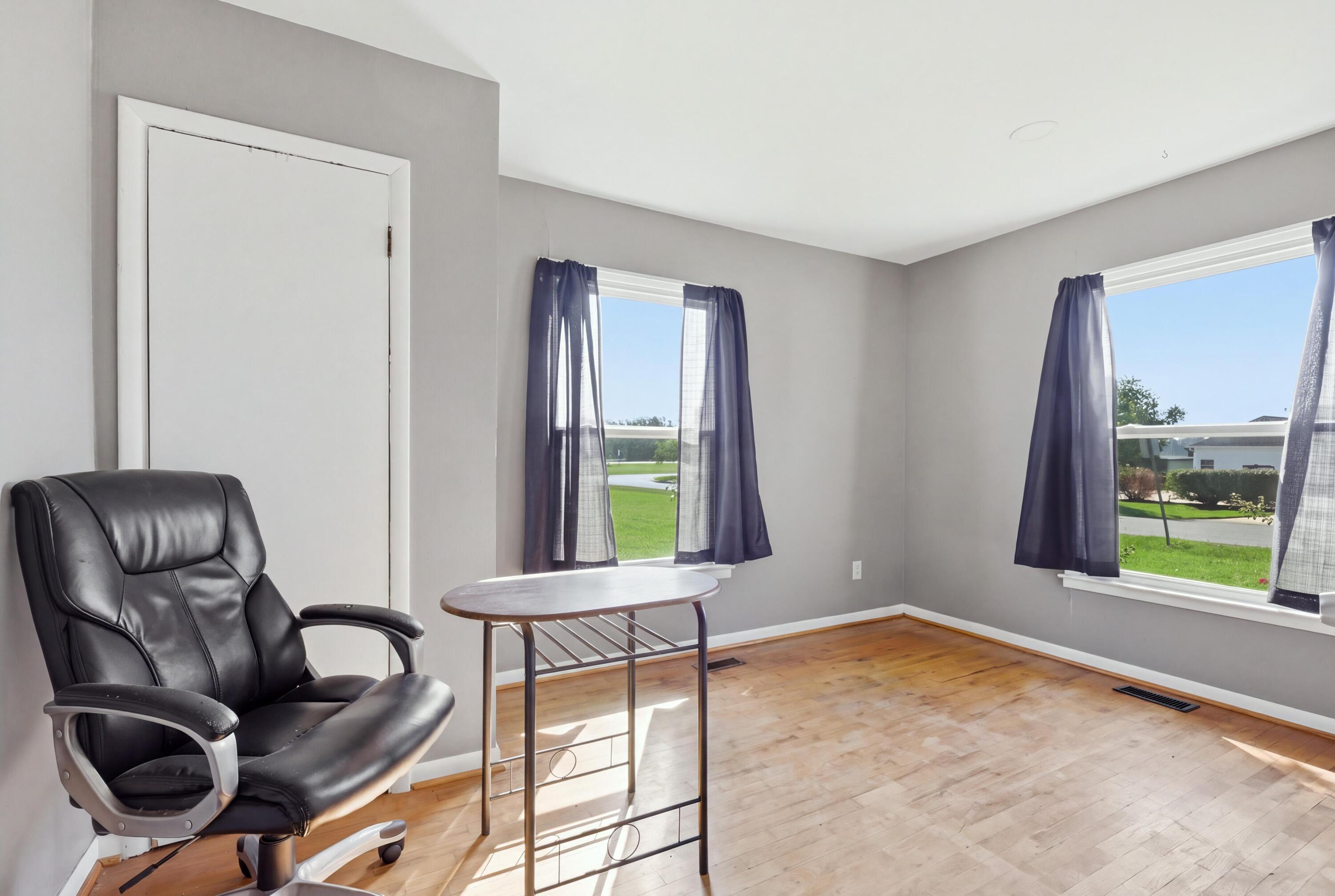 733 East Country Road Property Photo 12