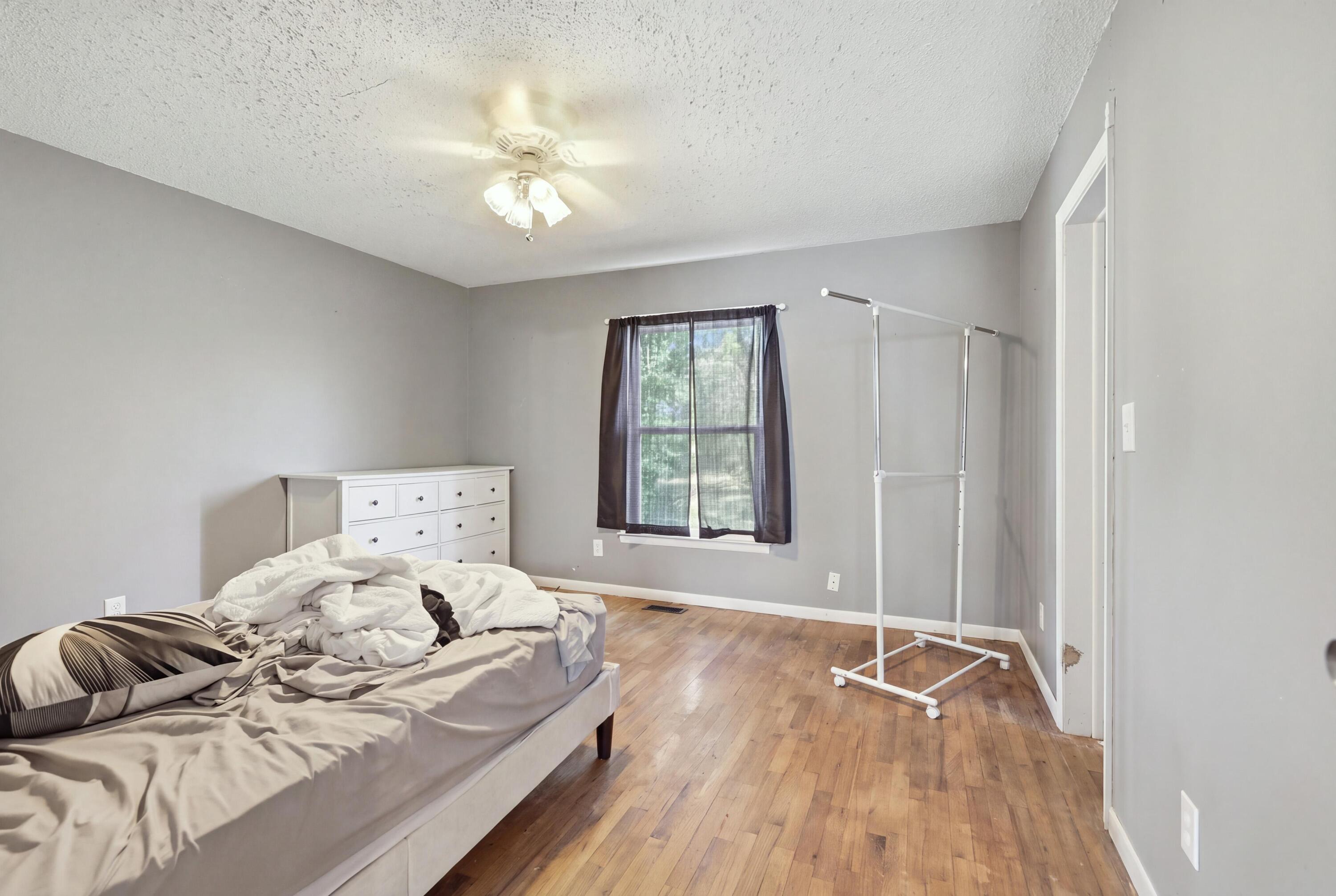 733 East Country Road Property Photo 15