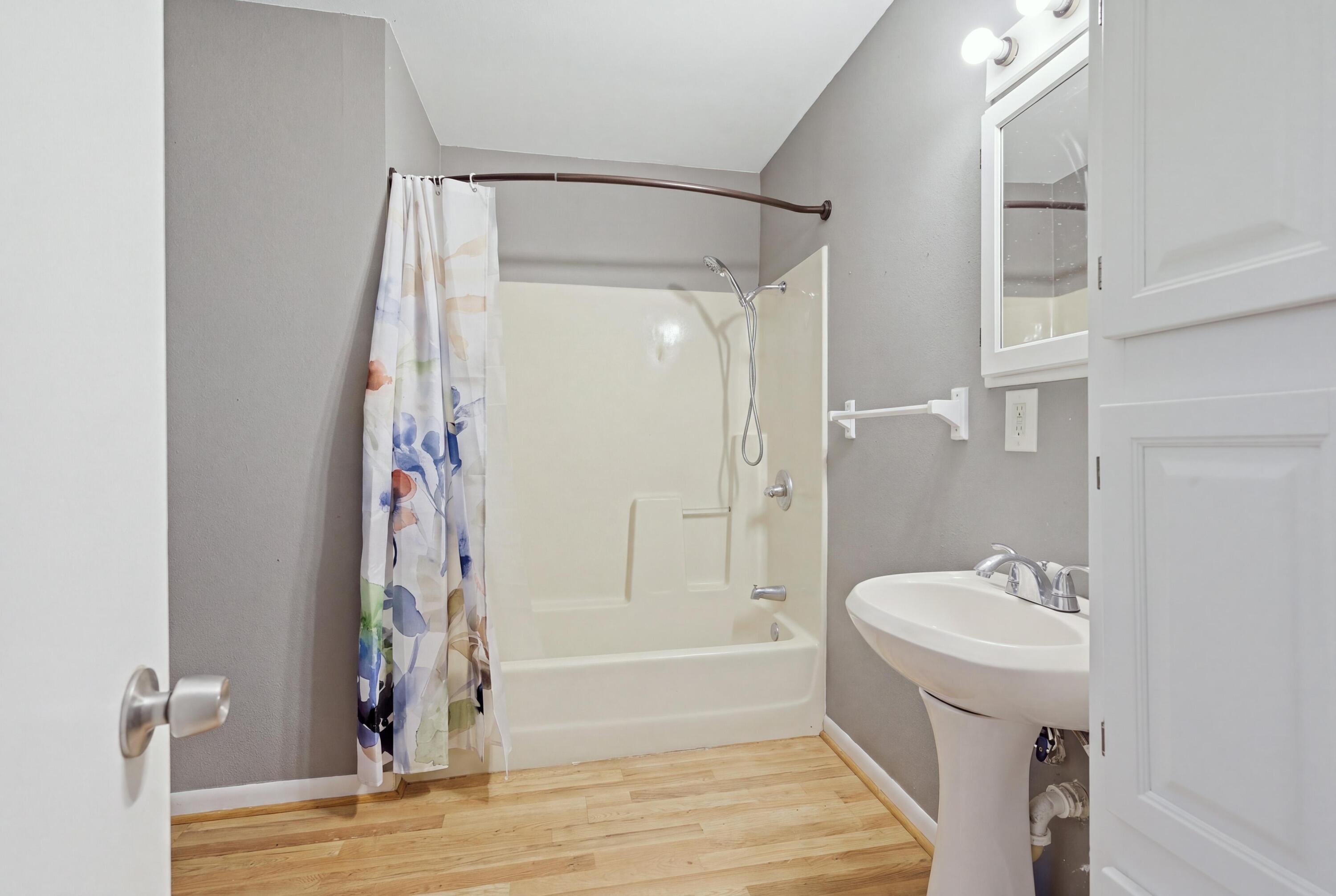 733 East Country Road Property Photo 16