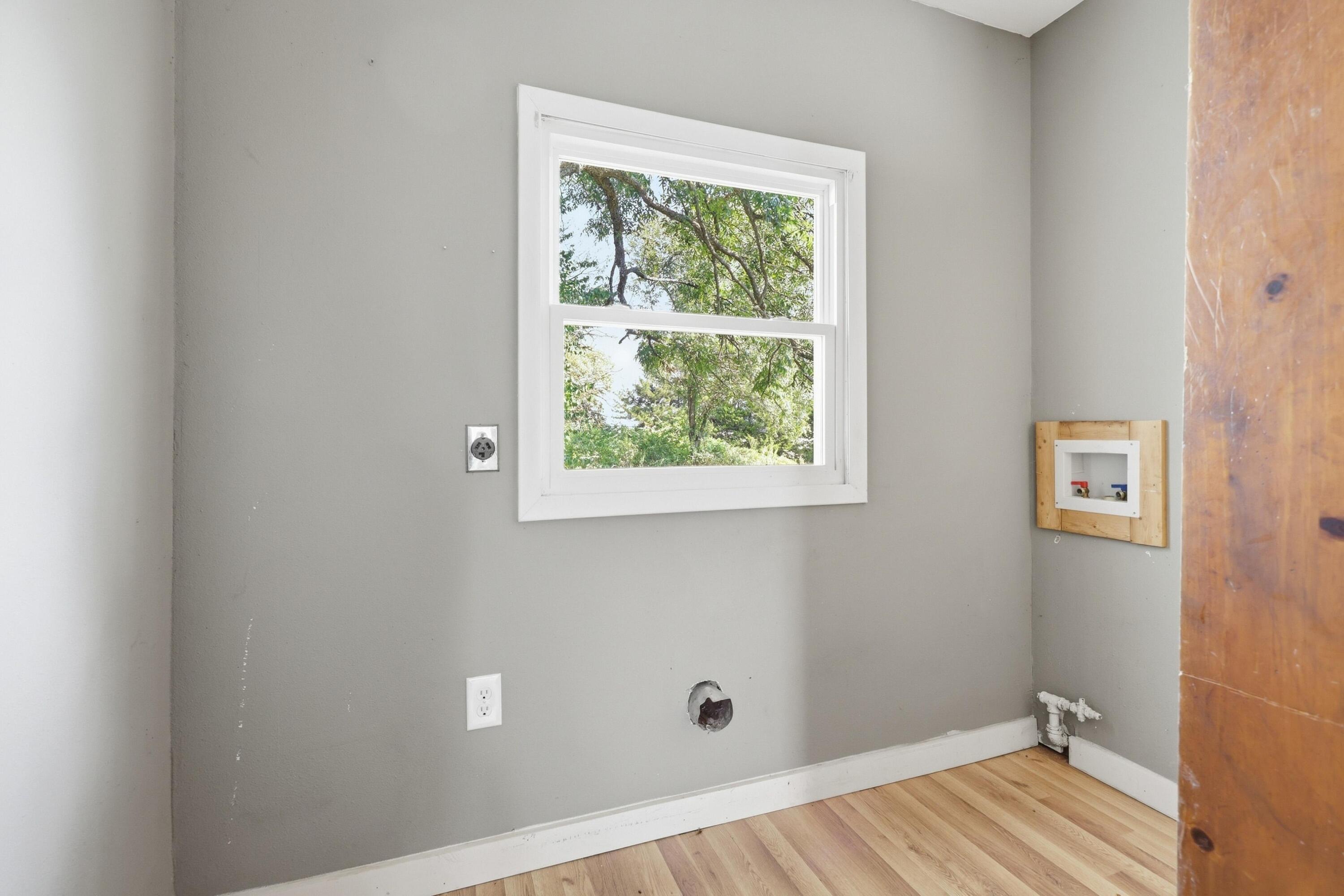 733 East Country Road Property Photo 18
