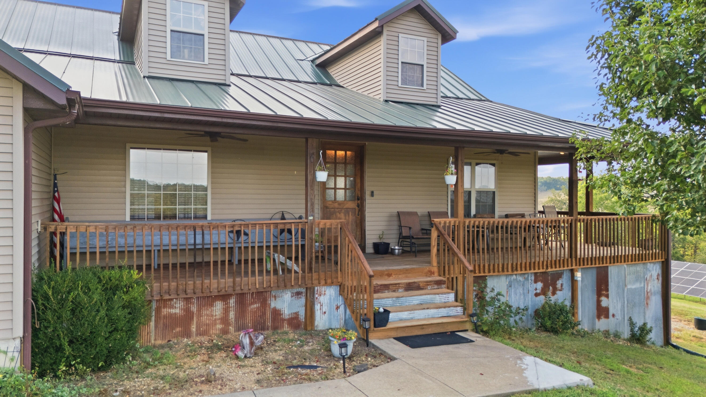 977 South Highway 137 Property Photo 3