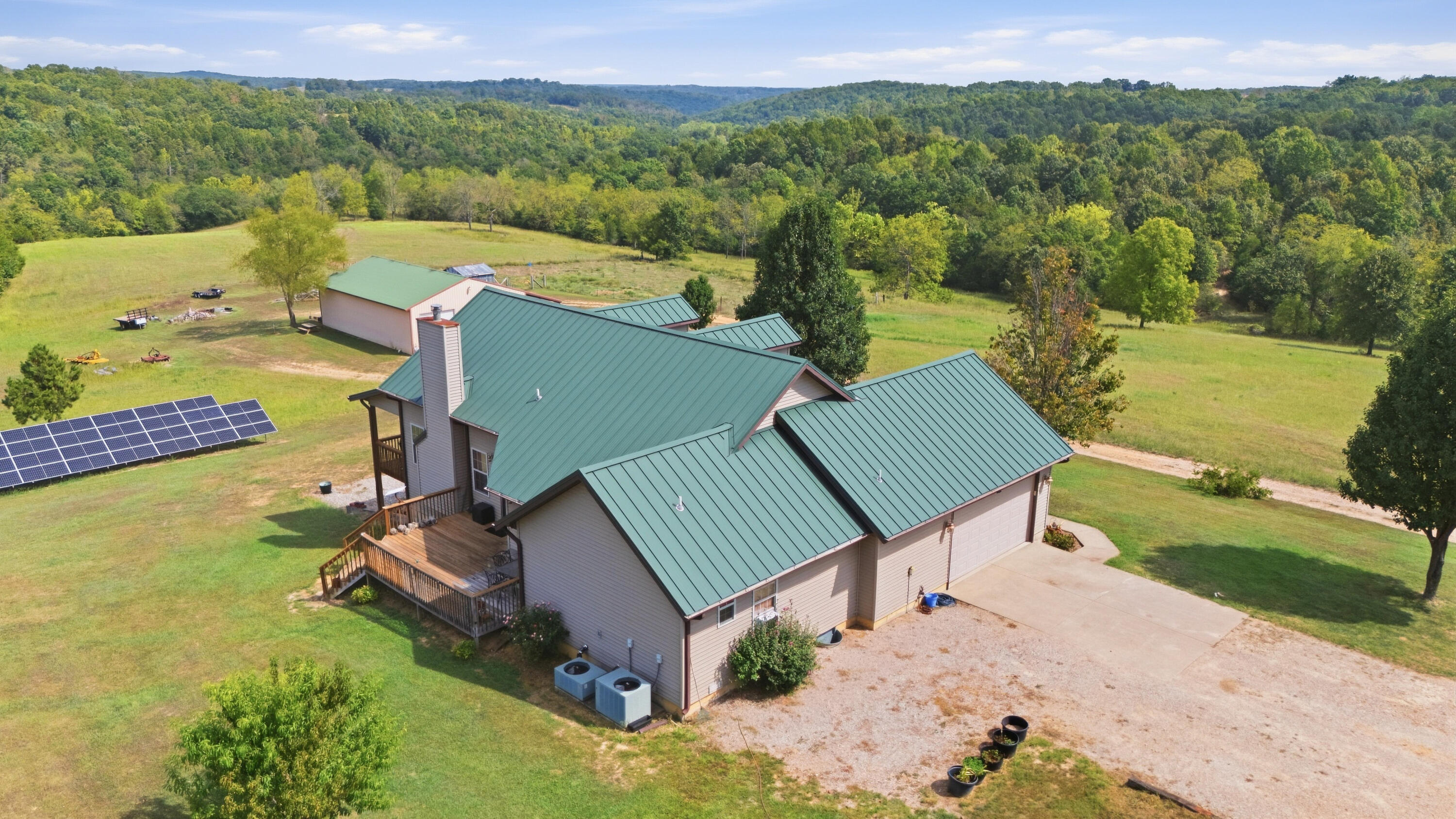 977 South Highway 137 Property Photo 4