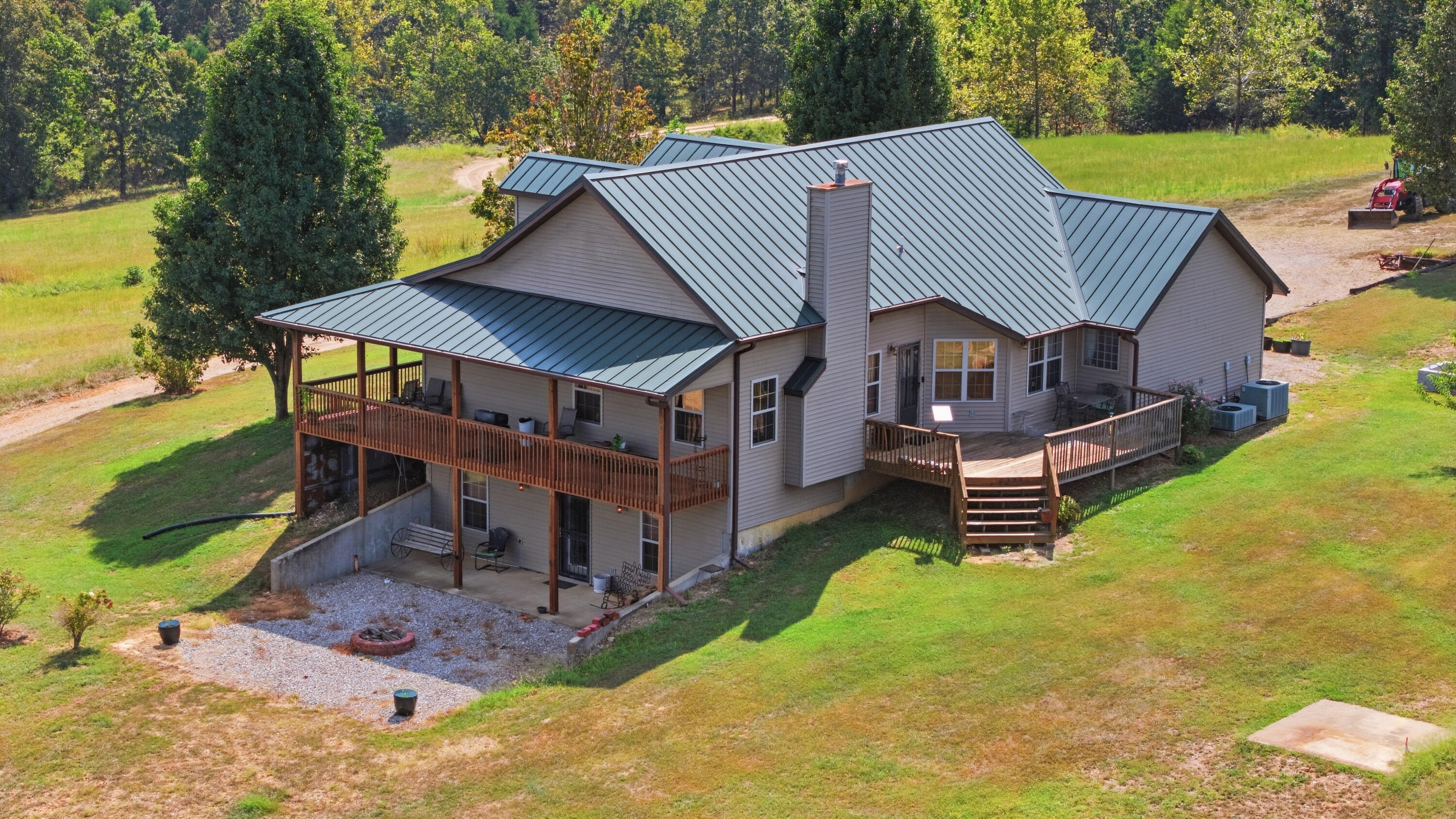 977 South Highway 137 Property Photo 6