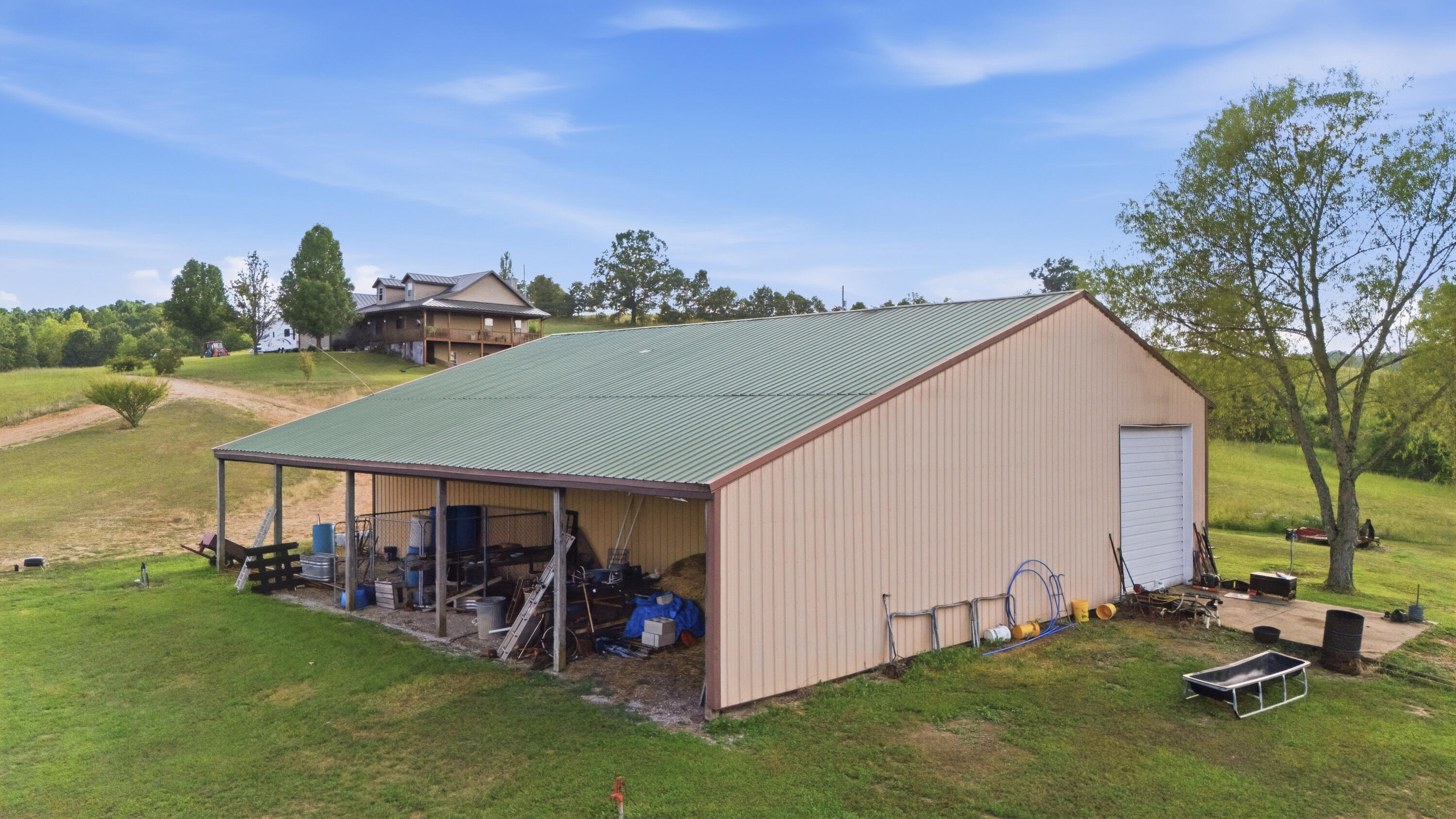977 South Highway 137 Property Photo 9