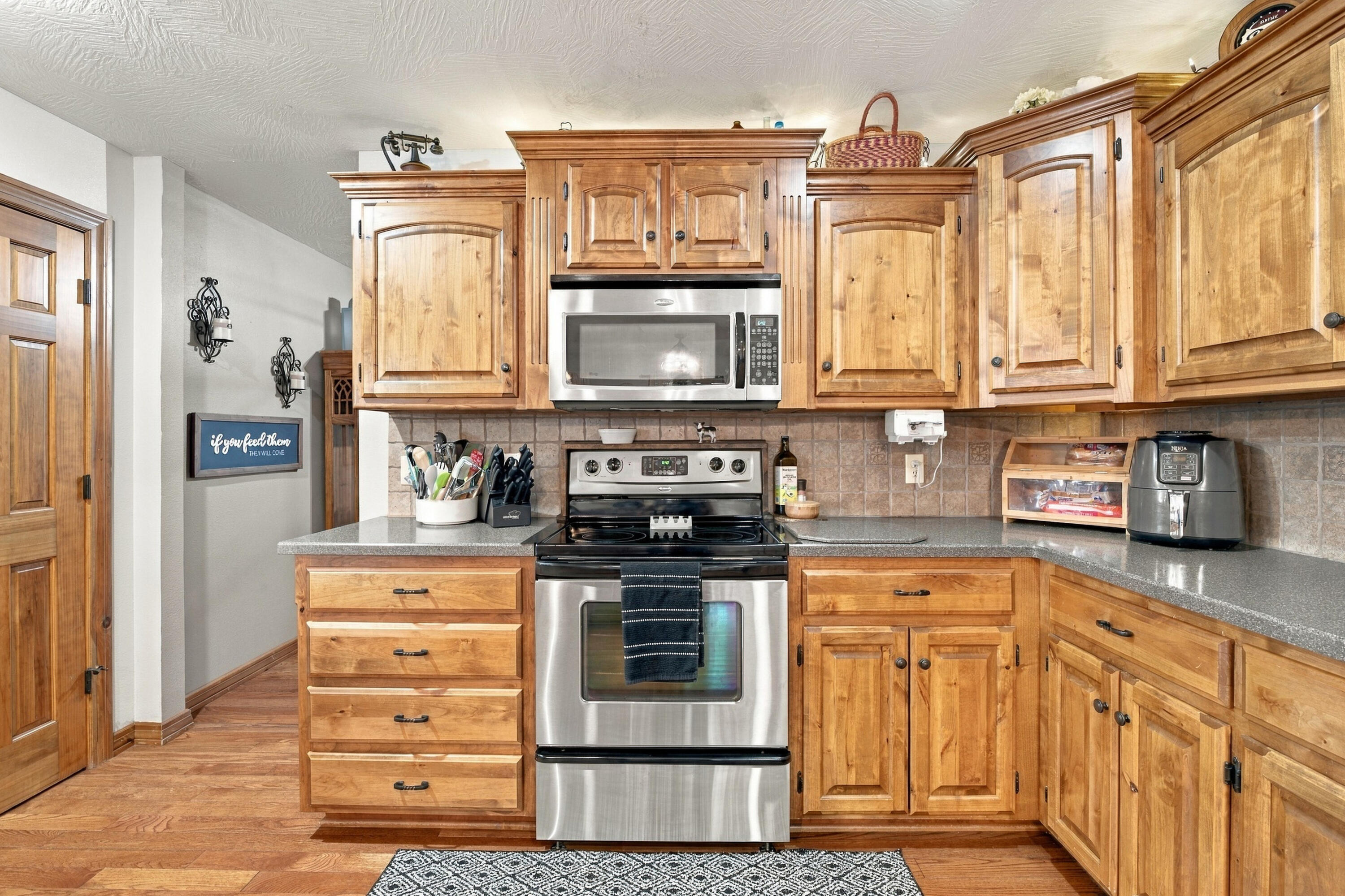 977 South Highway 137 Property Photo 19
