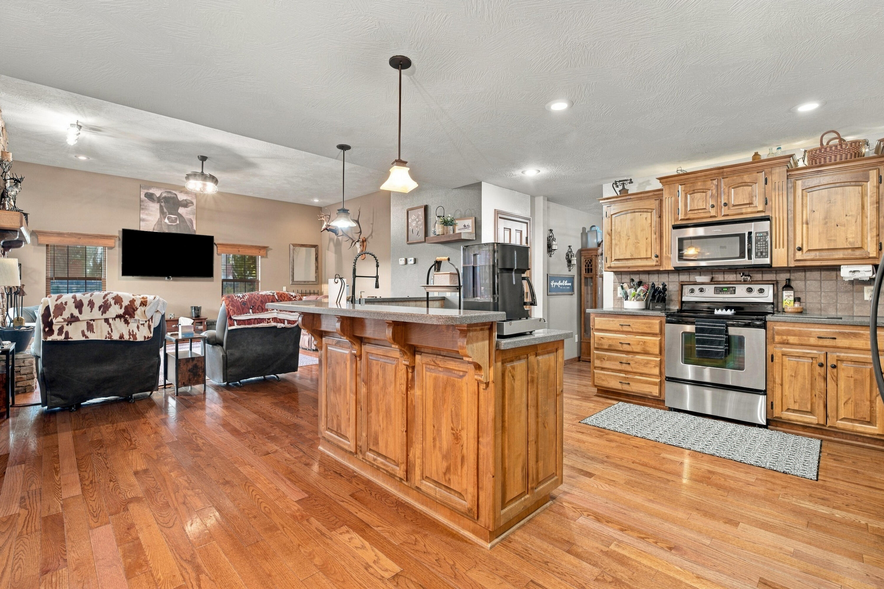 977 South Highway 137 Property Photo 20