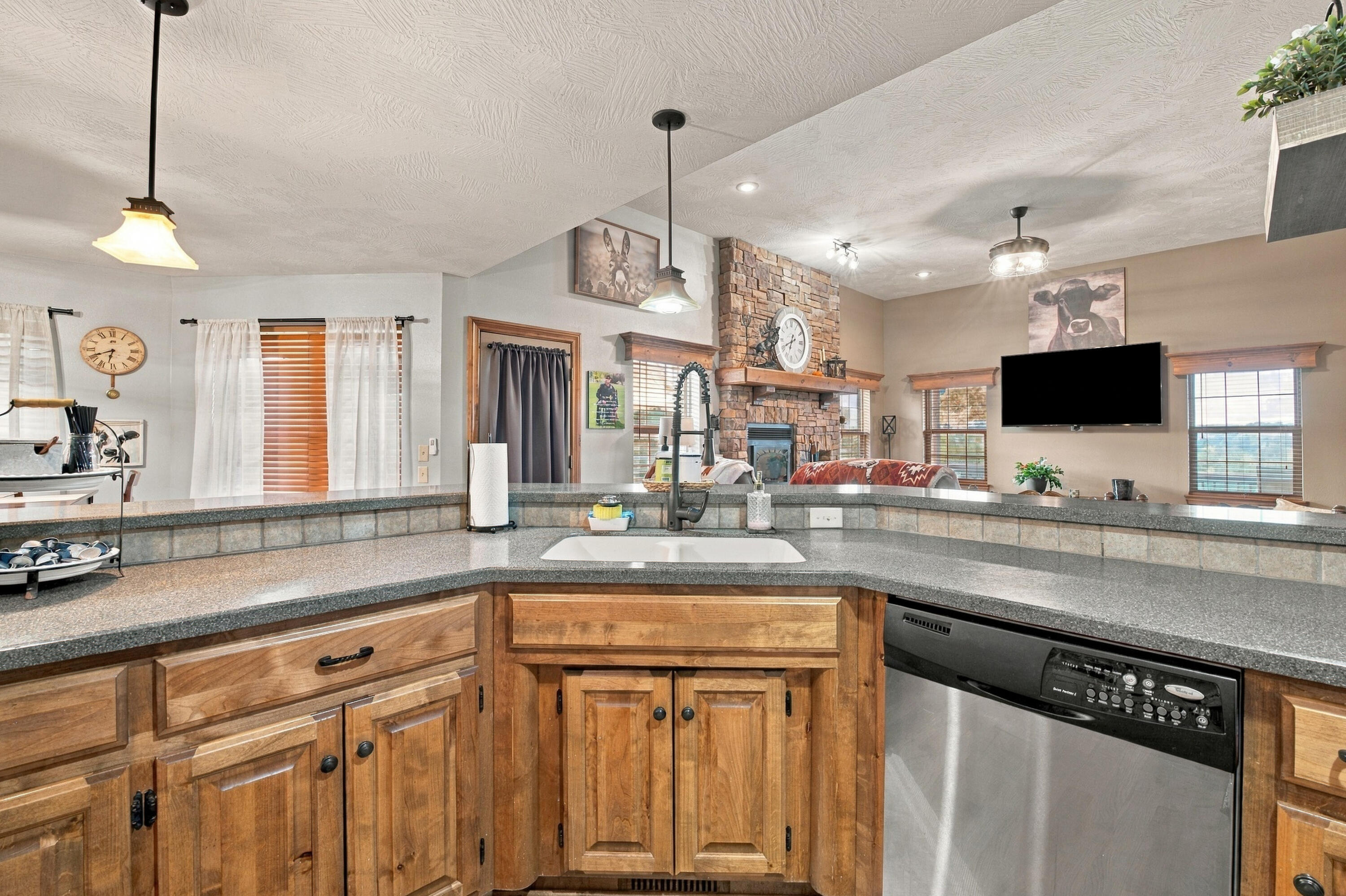 977 South Highway 137 Property Photo 21