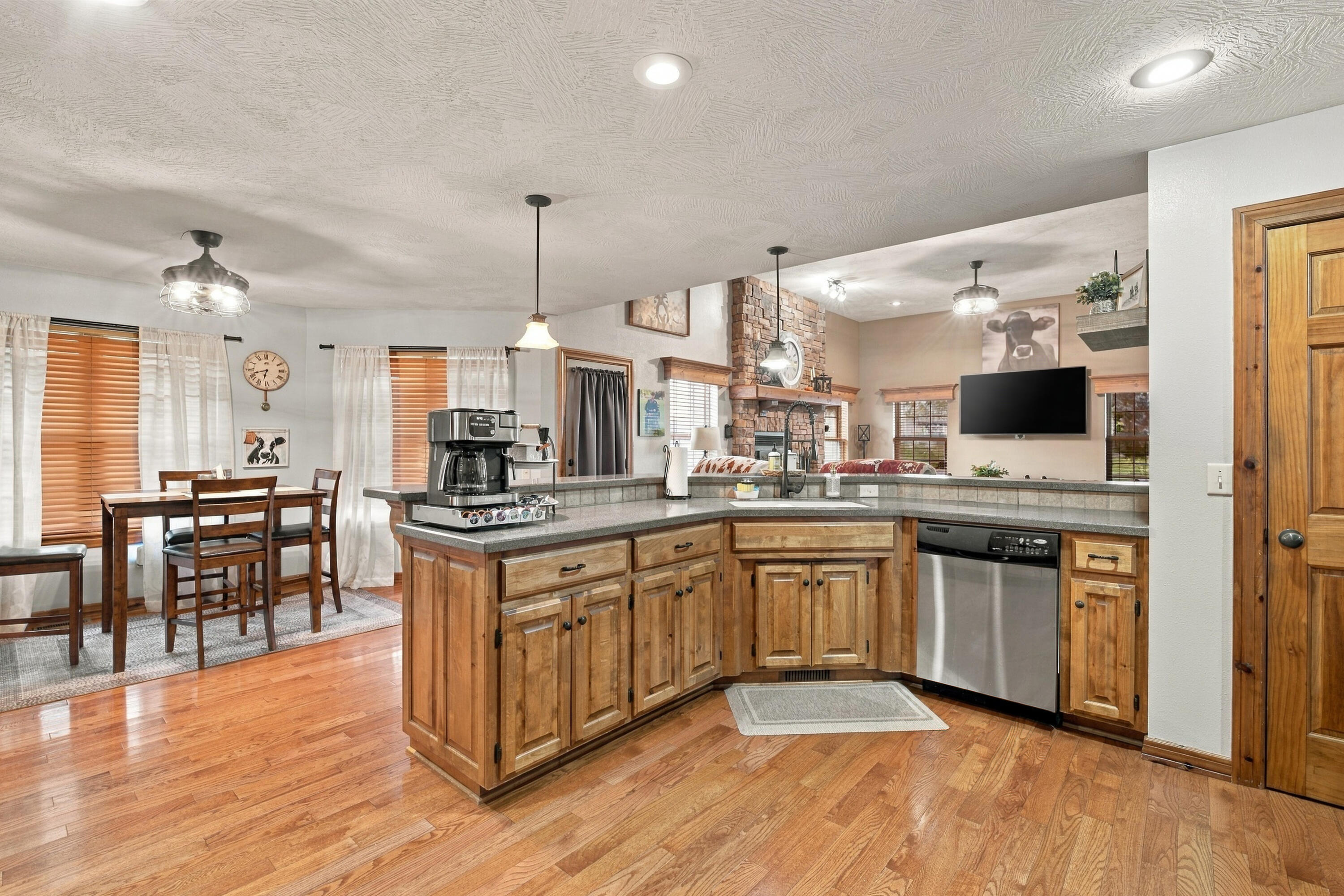 977 South Highway 137 Property Photo 23