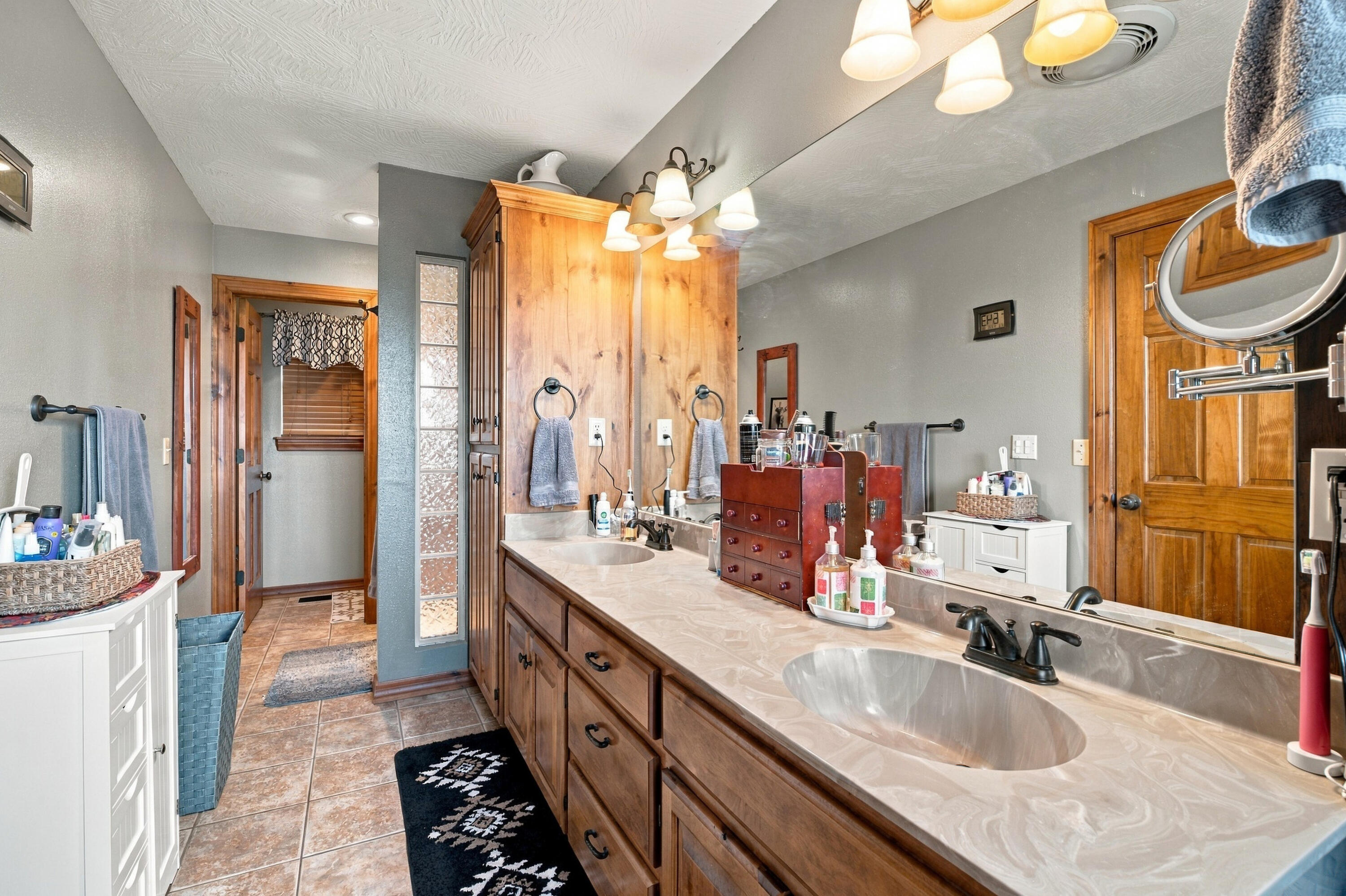 977 South Highway 137 Property Photo 32
