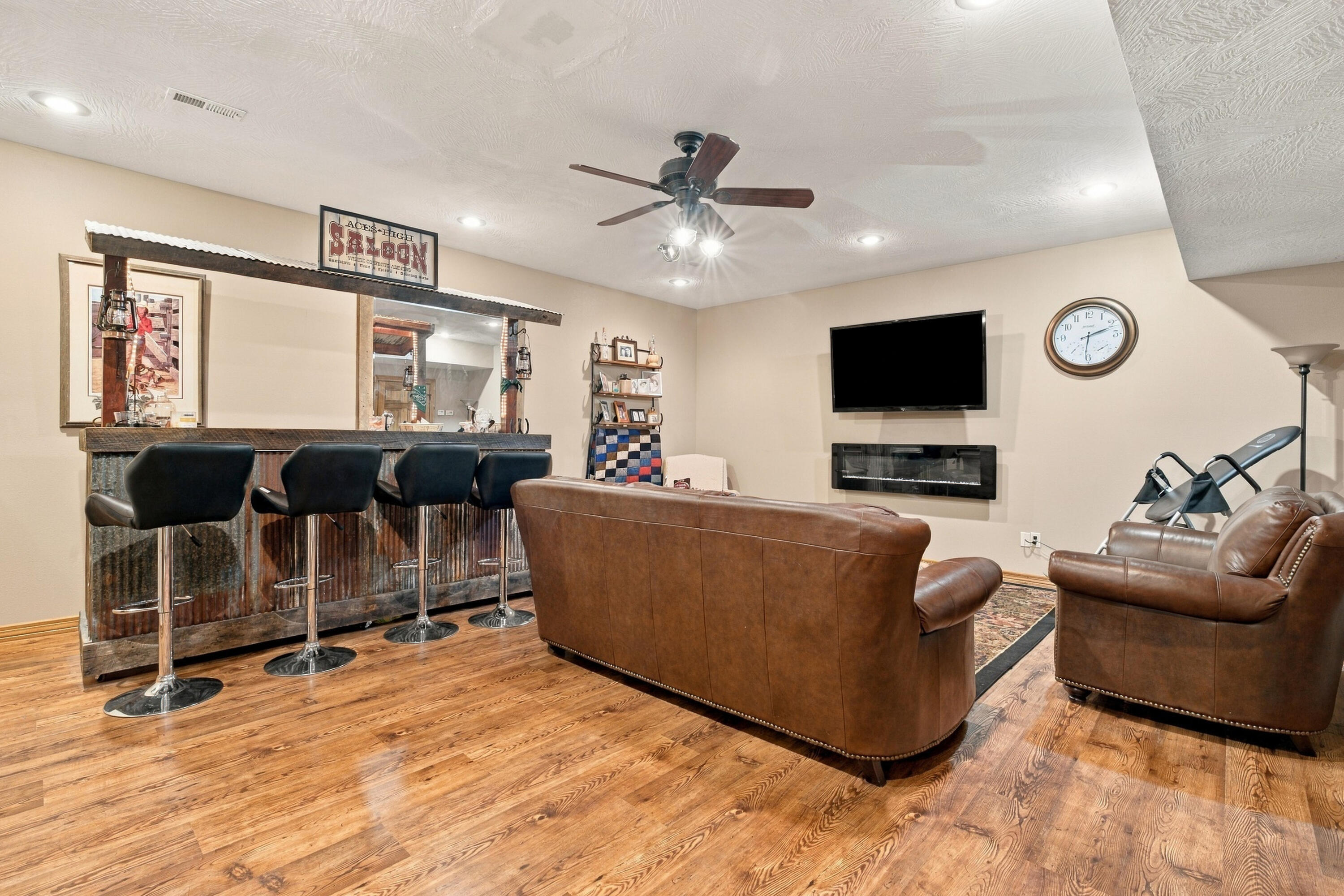 977 South Highway 137 Property Photo 45