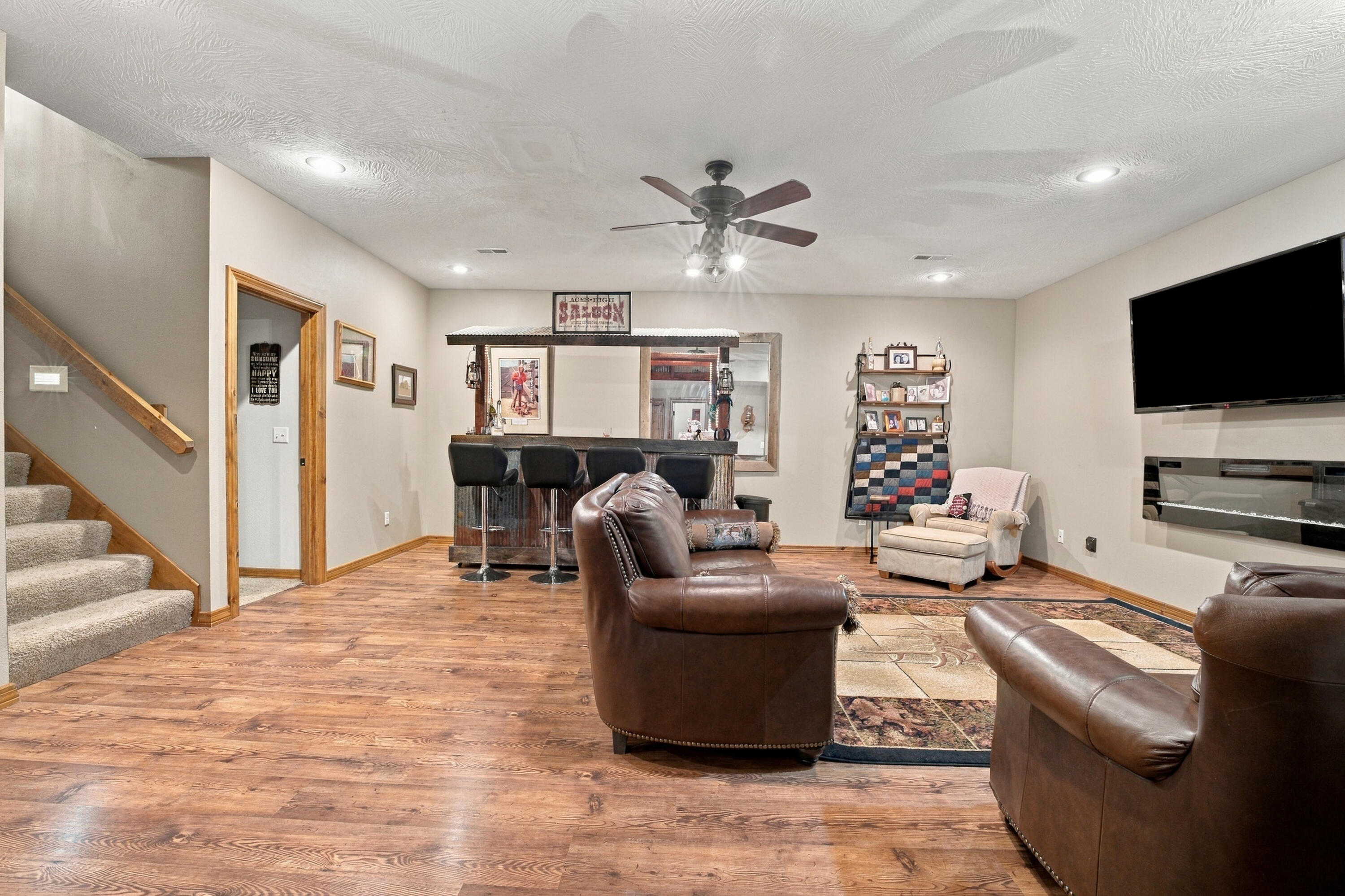 977 South Highway 137 Property Photo 49