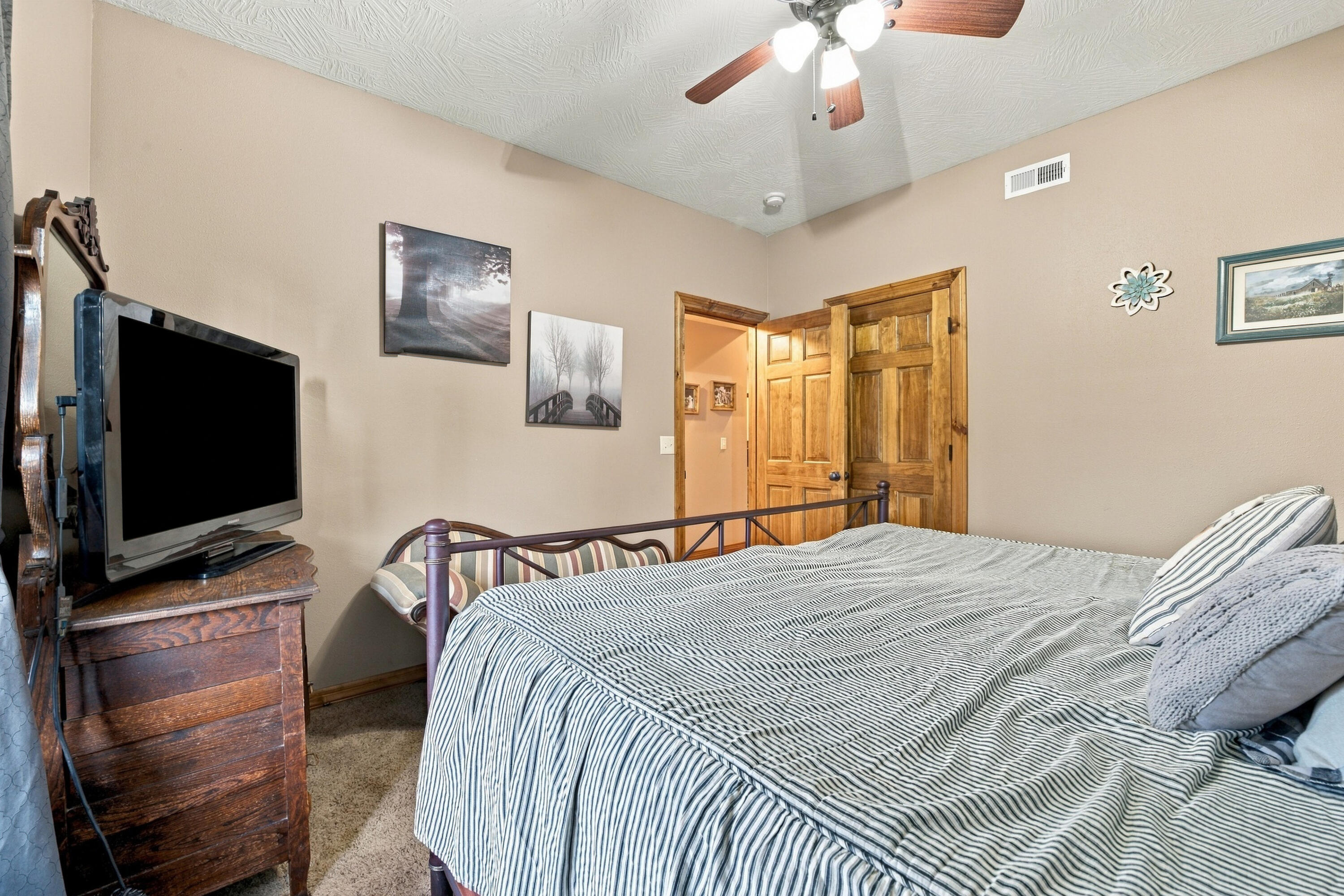 977 South Highway 137 Property Photo 54