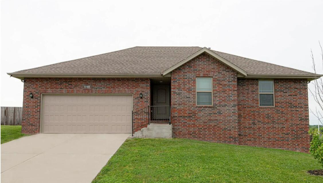 1702 North Hoover Drive Property Photo 1