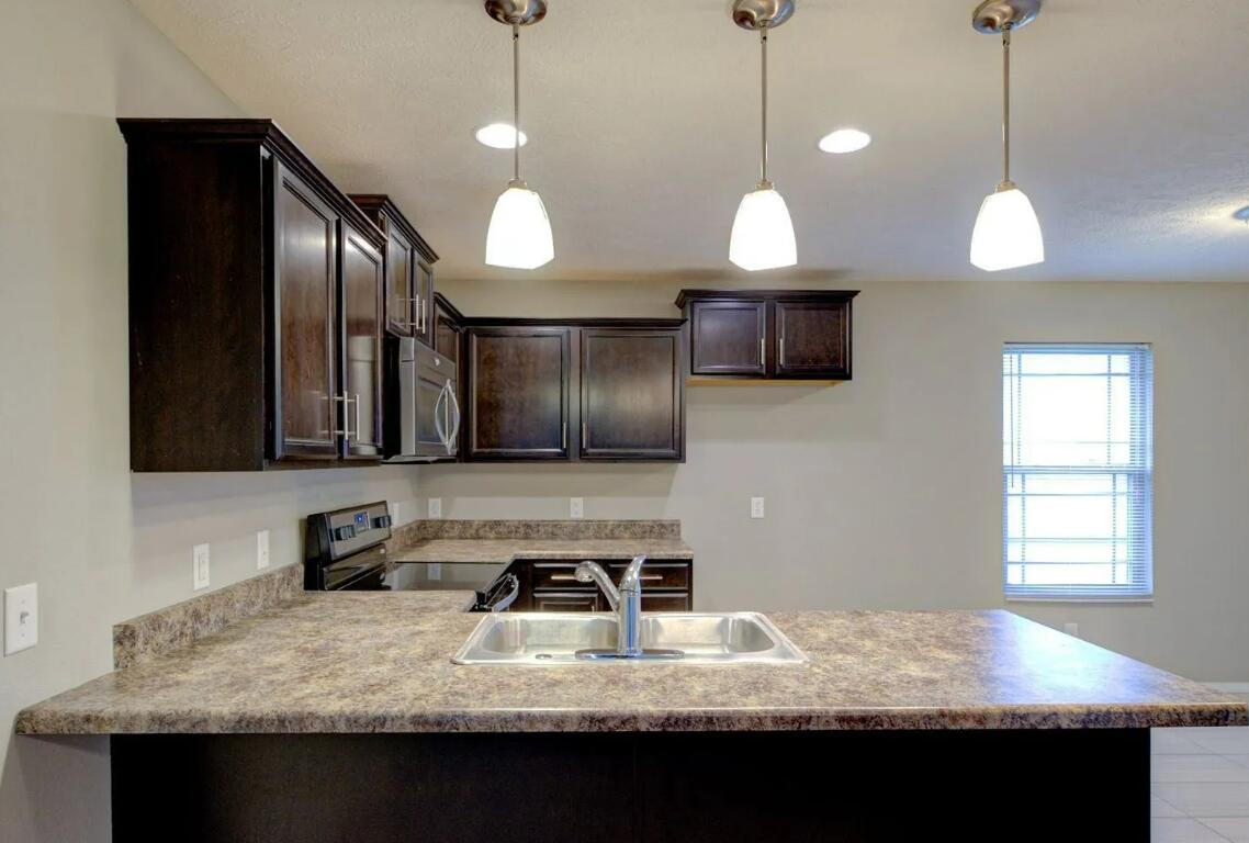 1702 North Hoover Drive Property Photo 4