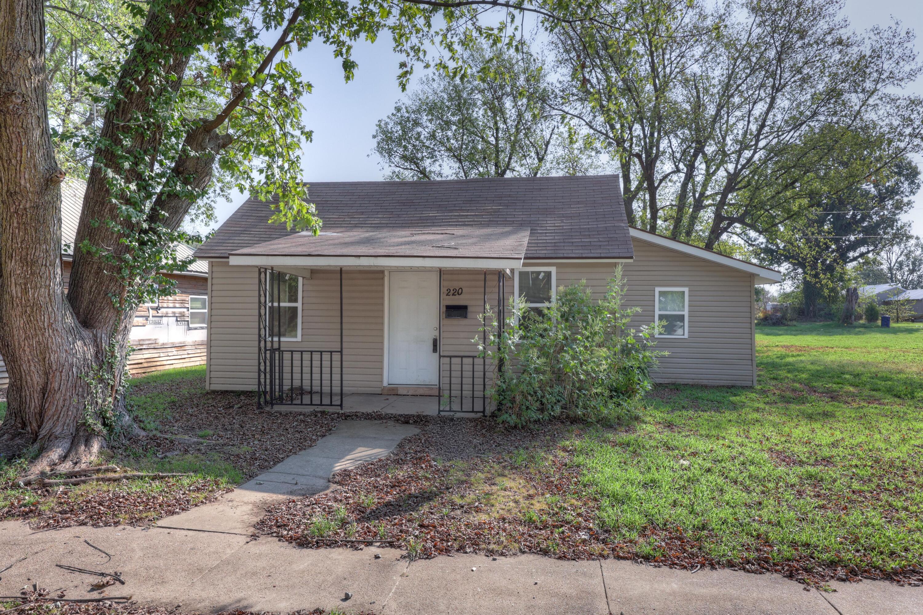 220 North Ohio Avenue Property Photo 1