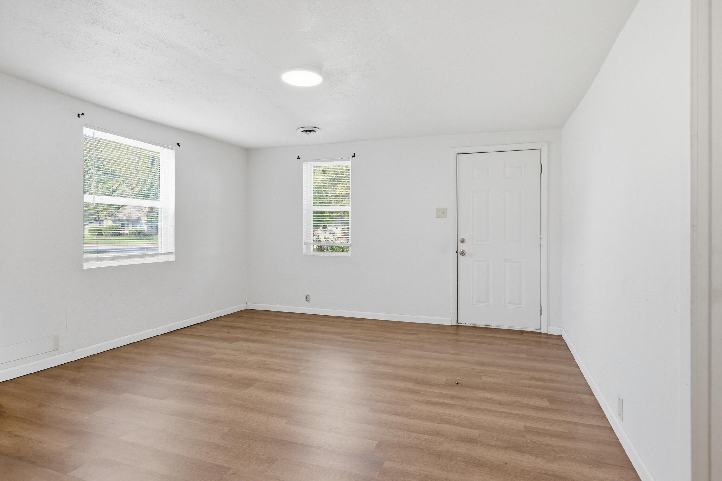 220 North Ohio Avenue Property Photo 4