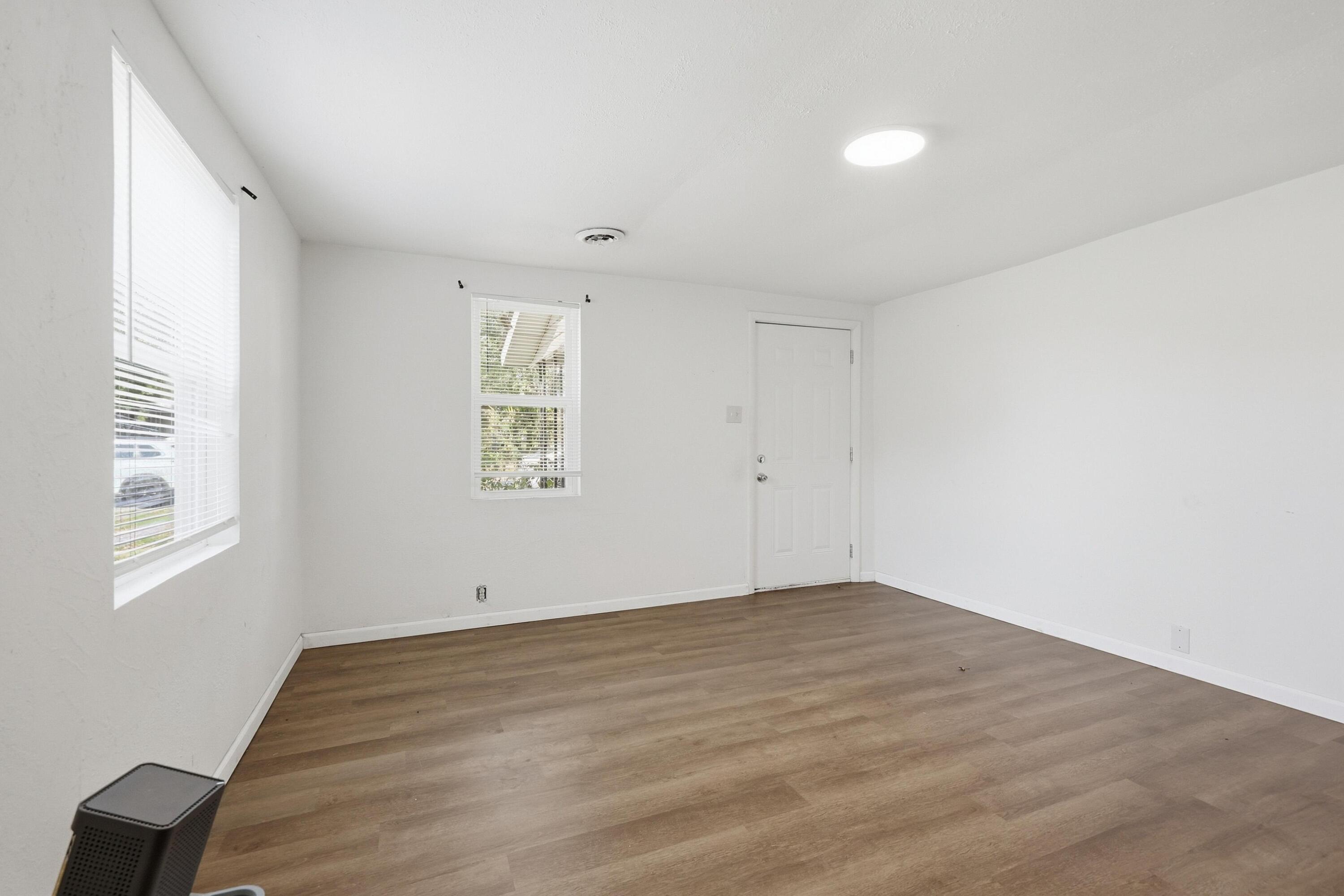 220 North Ohio Avenue Property Photo 6