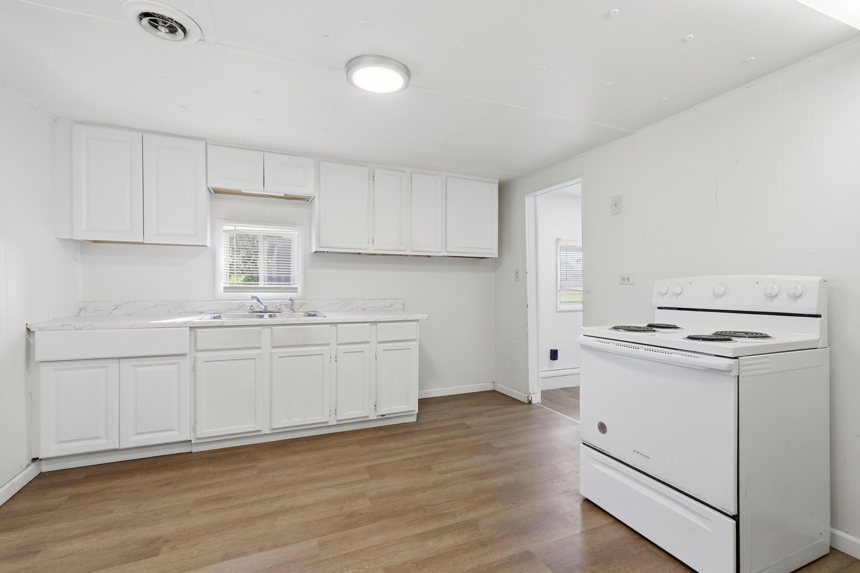 220 North Ohio Avenue Property Photo 9