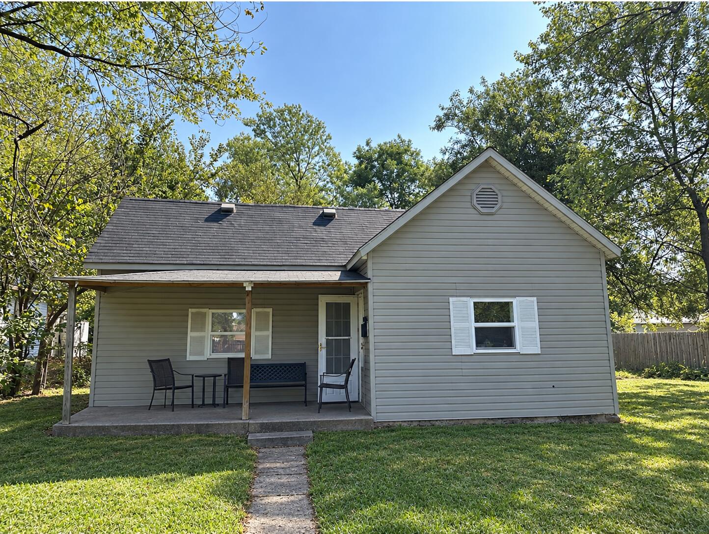 408 South Indiana Avenue Property Photo 1