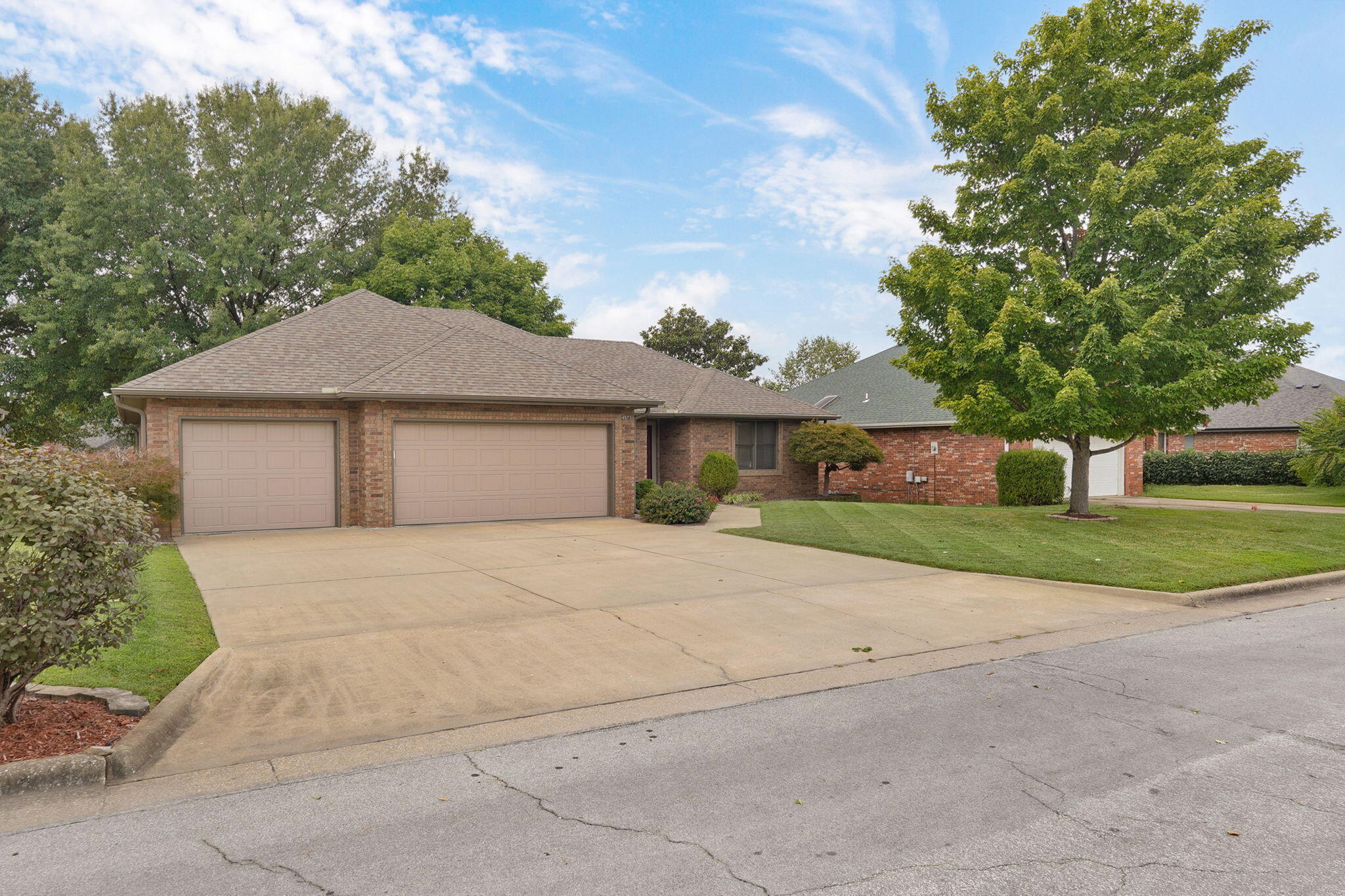 4571 South Park Avenue Property Photo 2