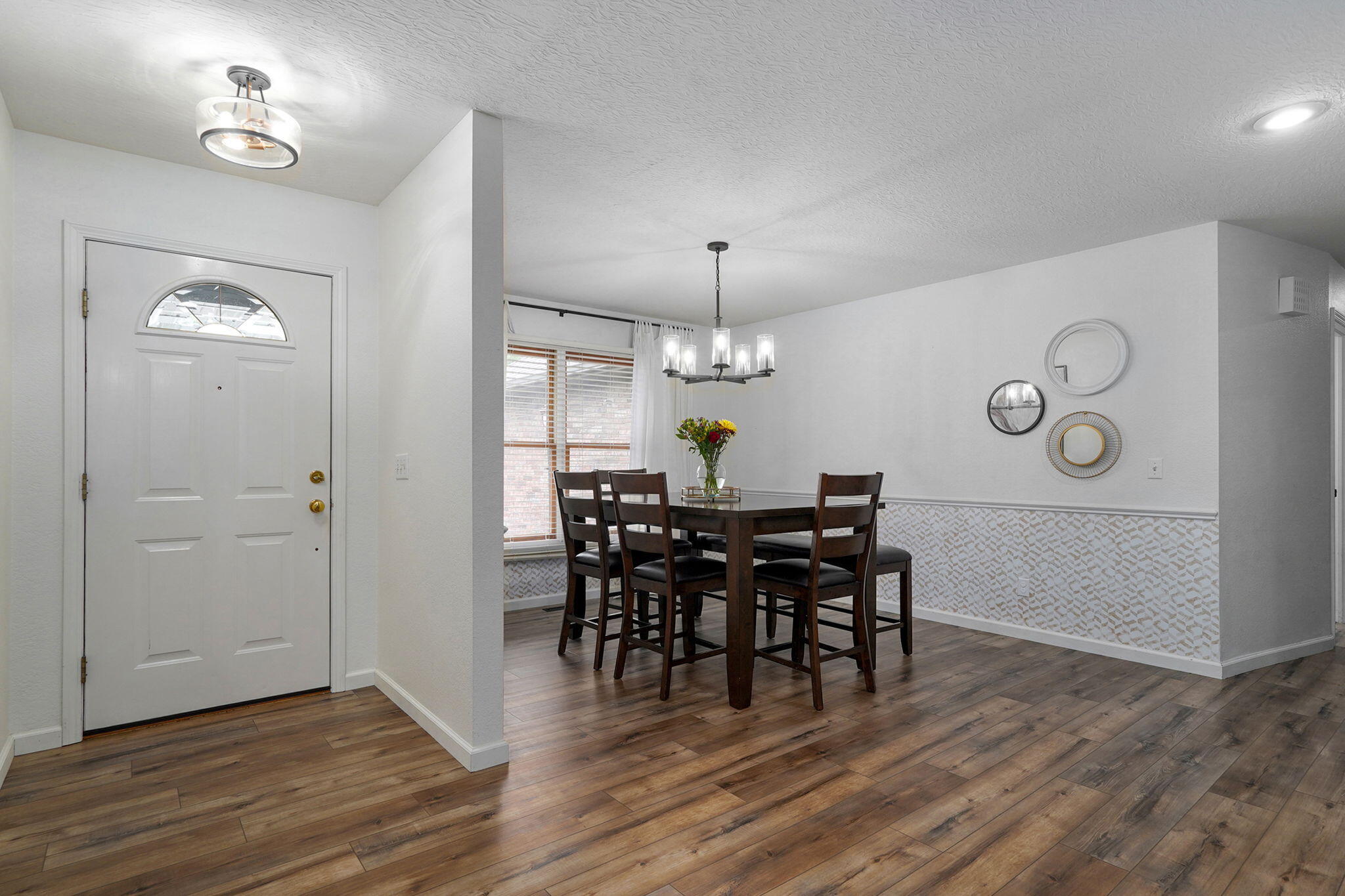 4571 South Park Avenue Property Photo 5