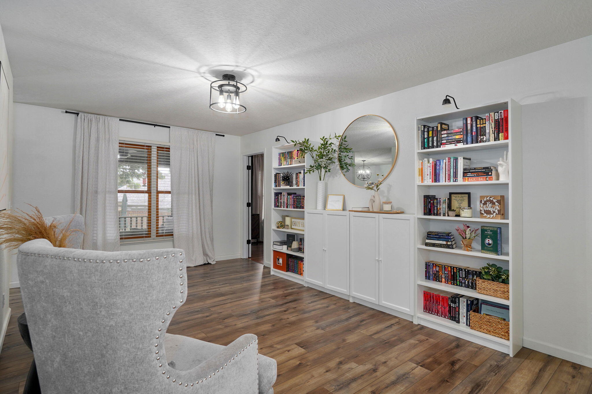 4571 South Park Avenue Property Photo 8