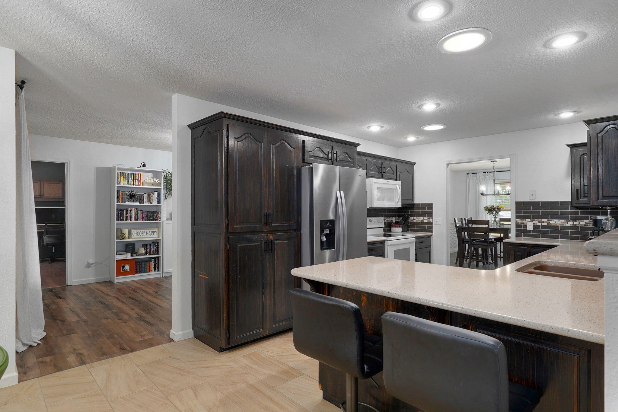 4571 South Park Avenue Property Photo 10