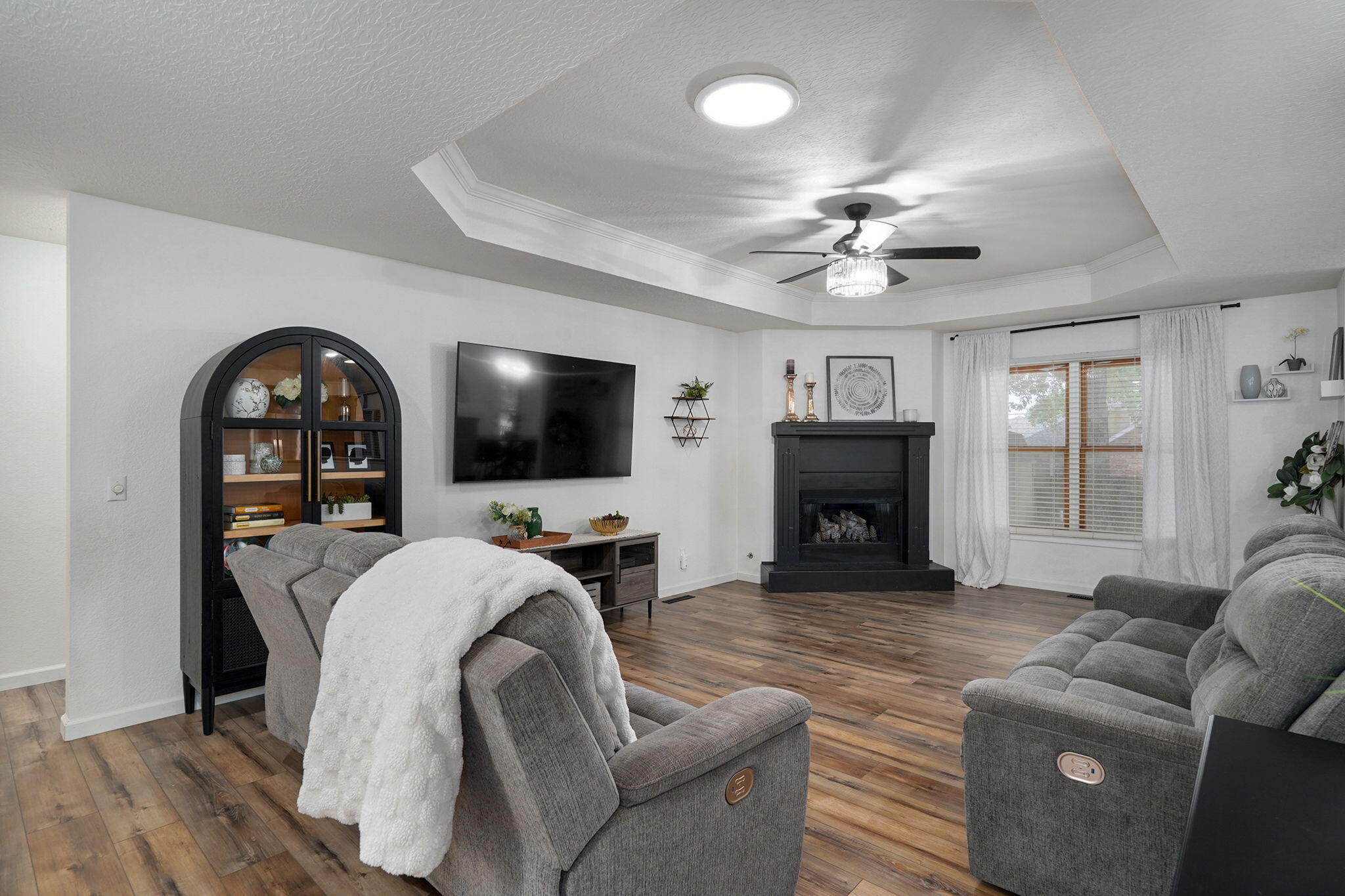 4571 South Park Avenue Property Photo 15