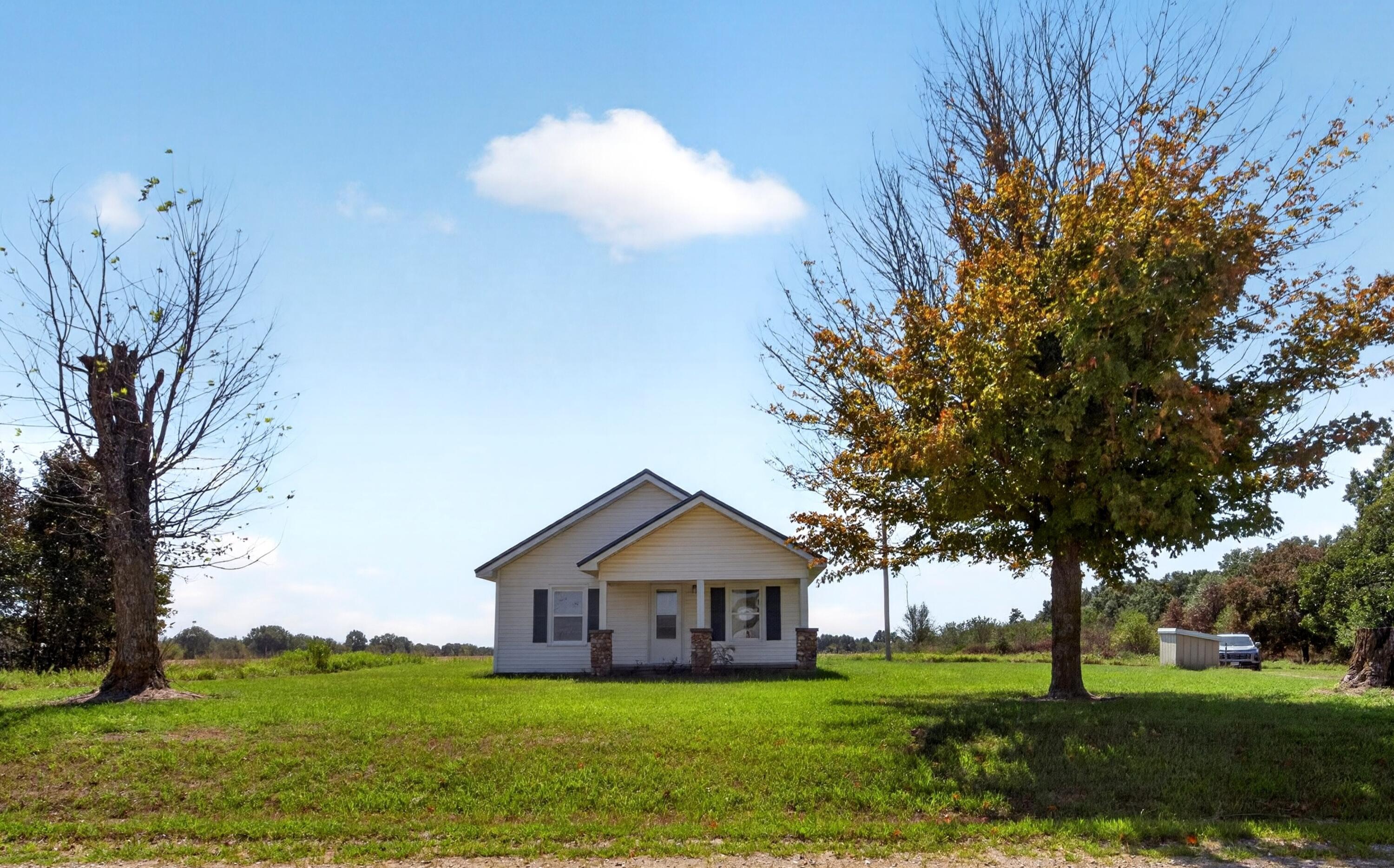 4956 East 800 Road Property Photo 1