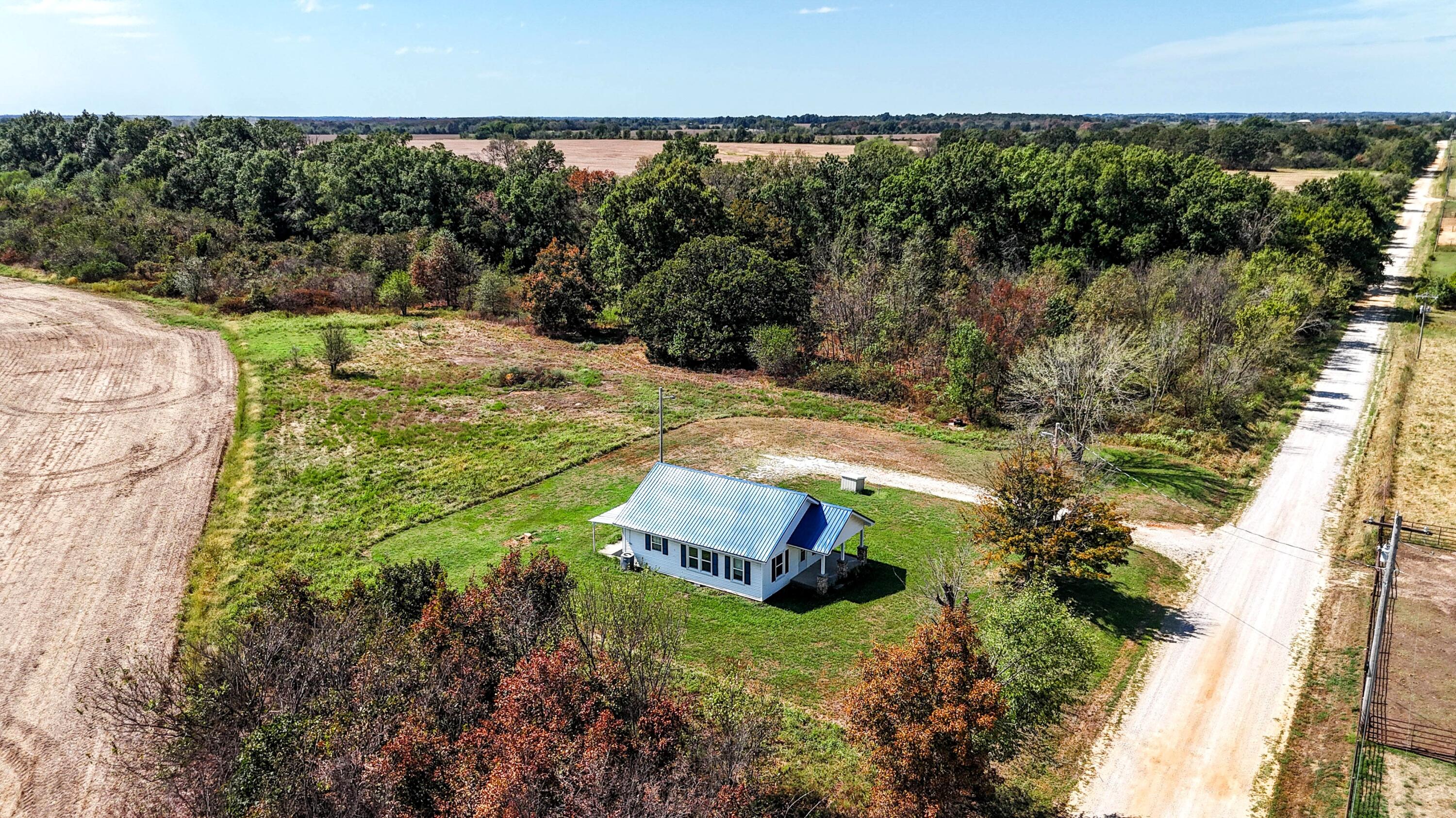 4956 East 800 Road Property Photo 2