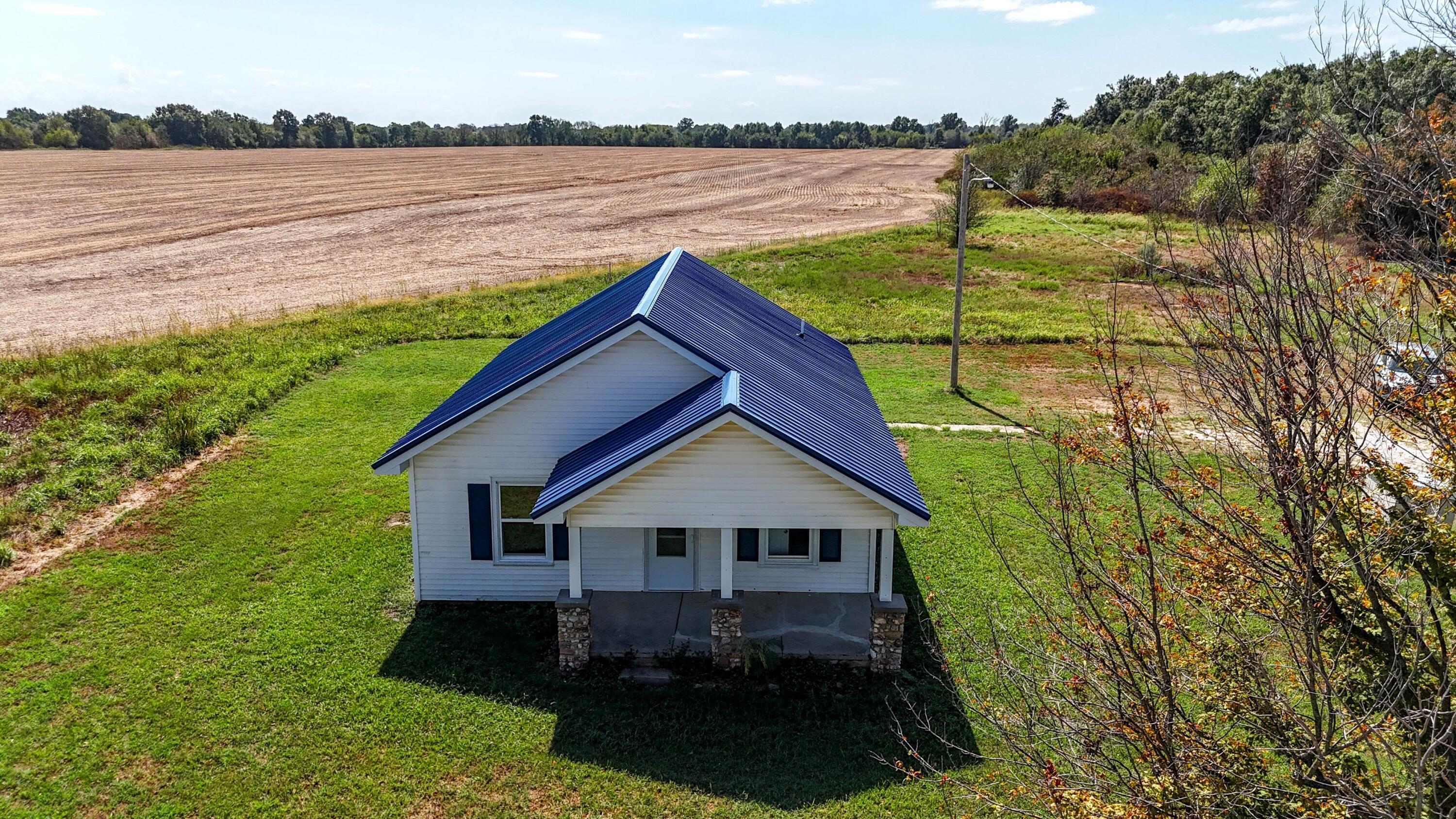 4956 East 800 Road Property Photo 4