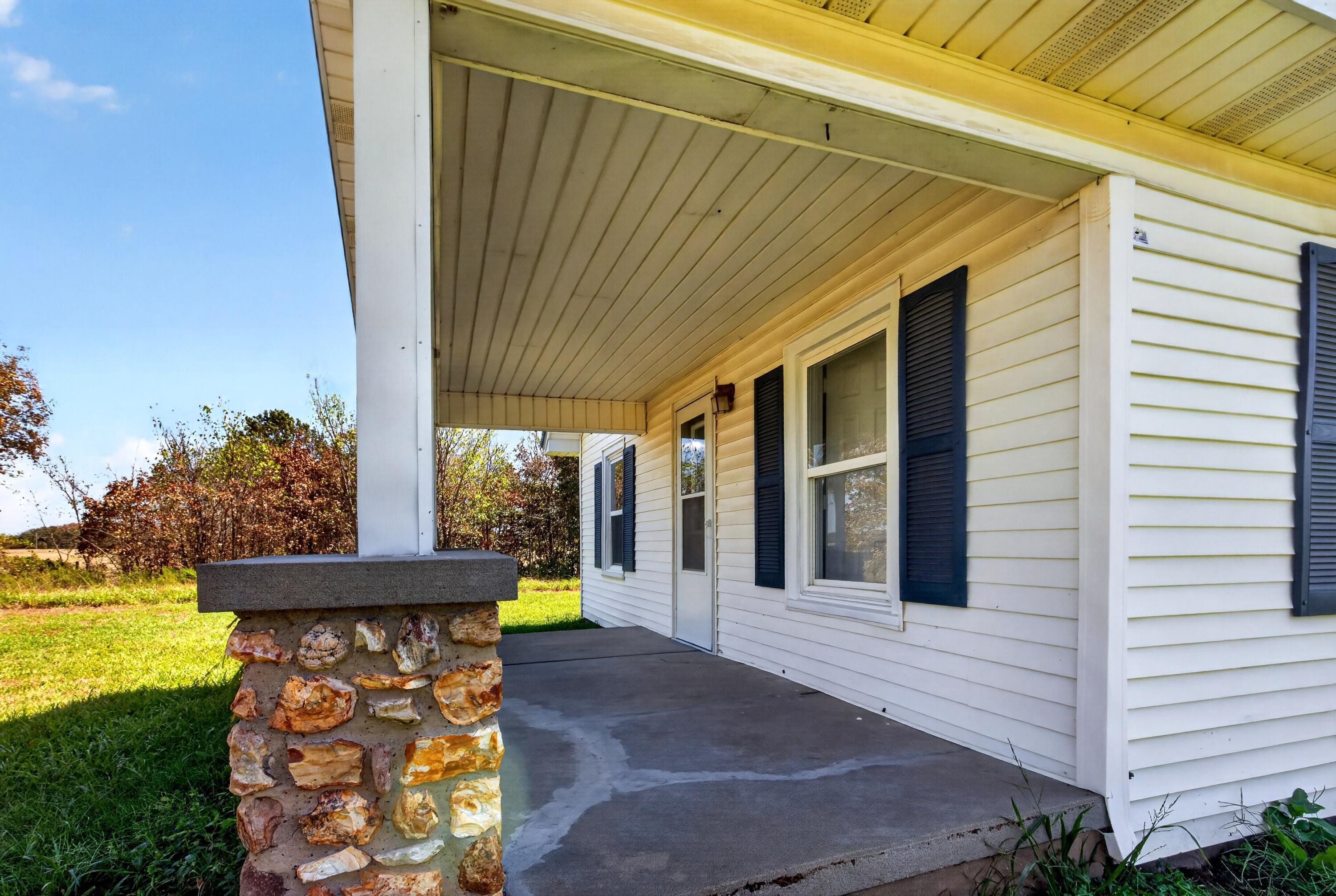 4956 East 800 Road Property Photo 8