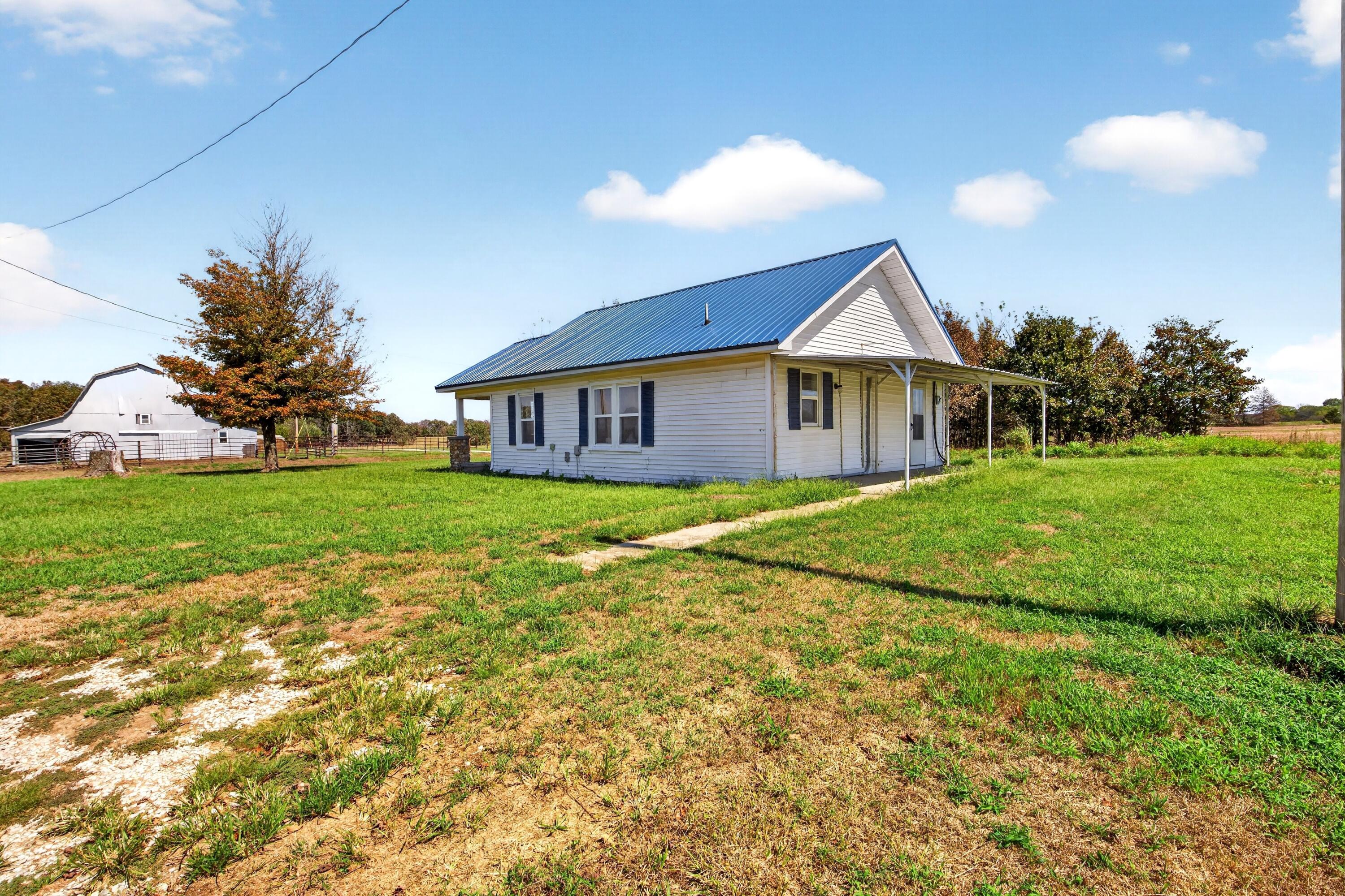 4956 East 800 Road Property Photo 11