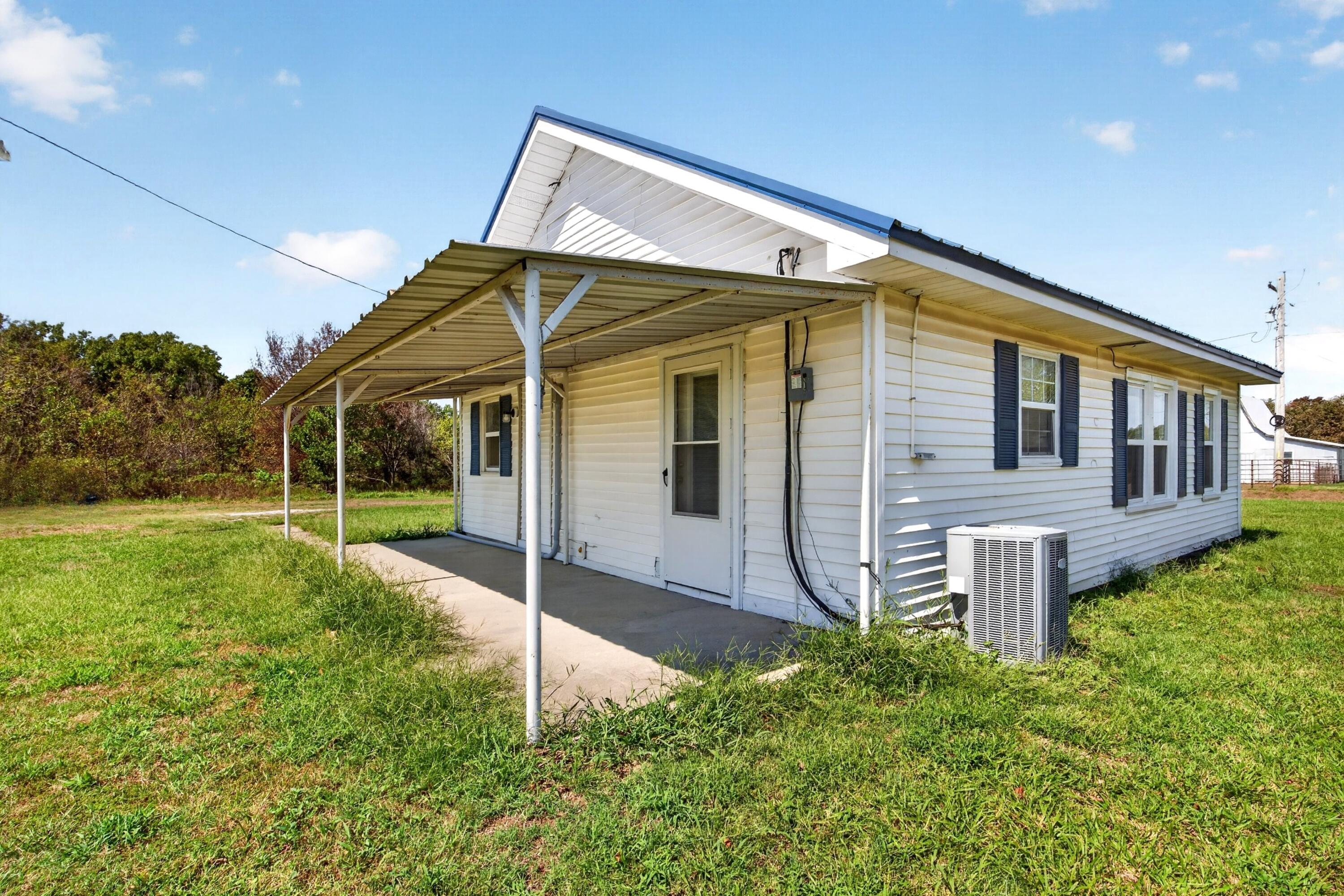 4956 East 800 Road Property Photo 13