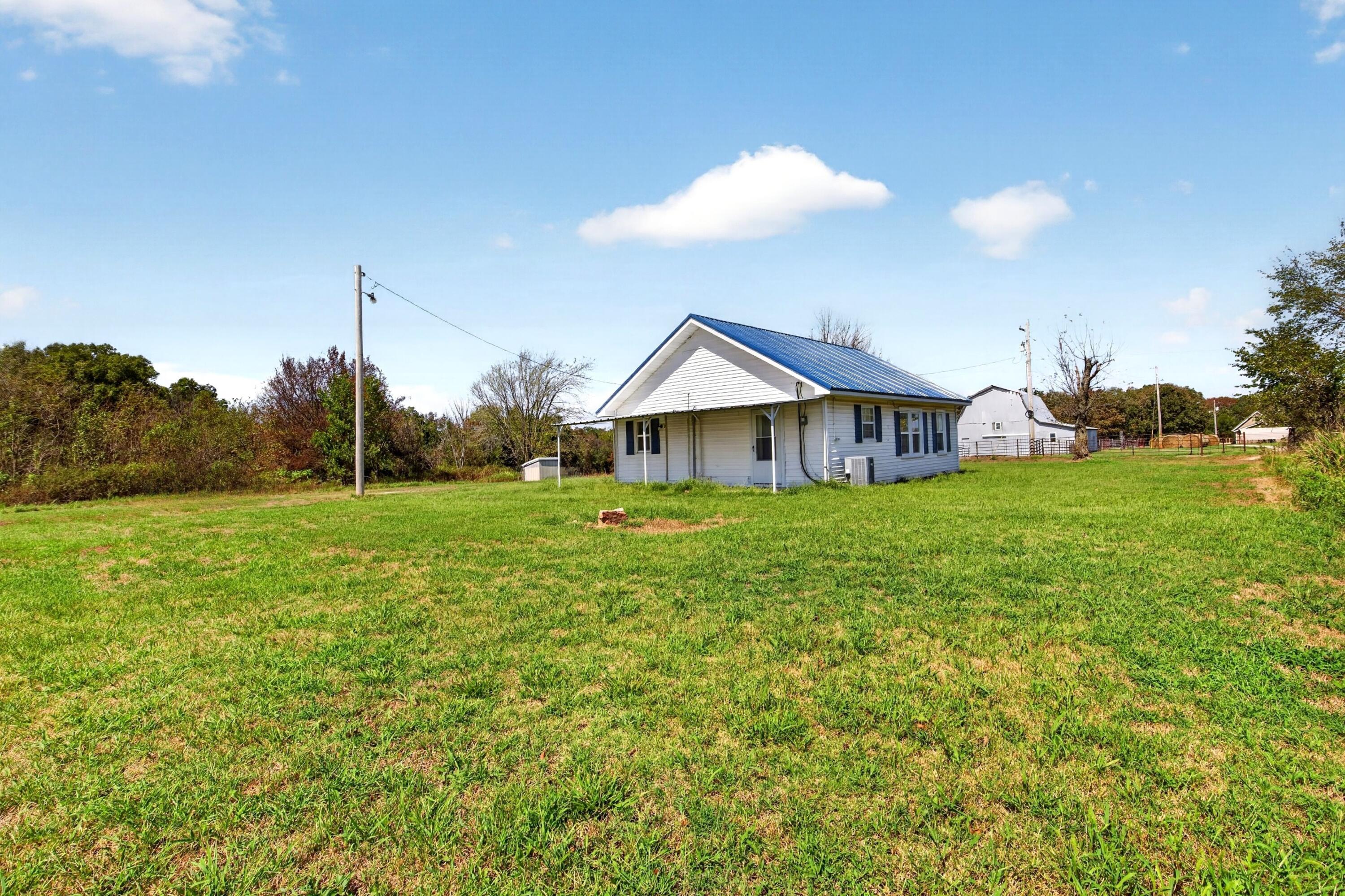 4956 East 800 Road Property Photo 14