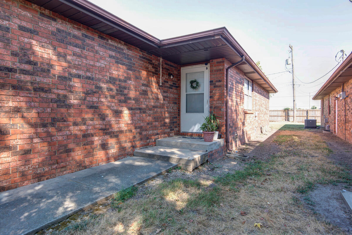 2747 East Mcdaniel Street A & B Property Photo 2