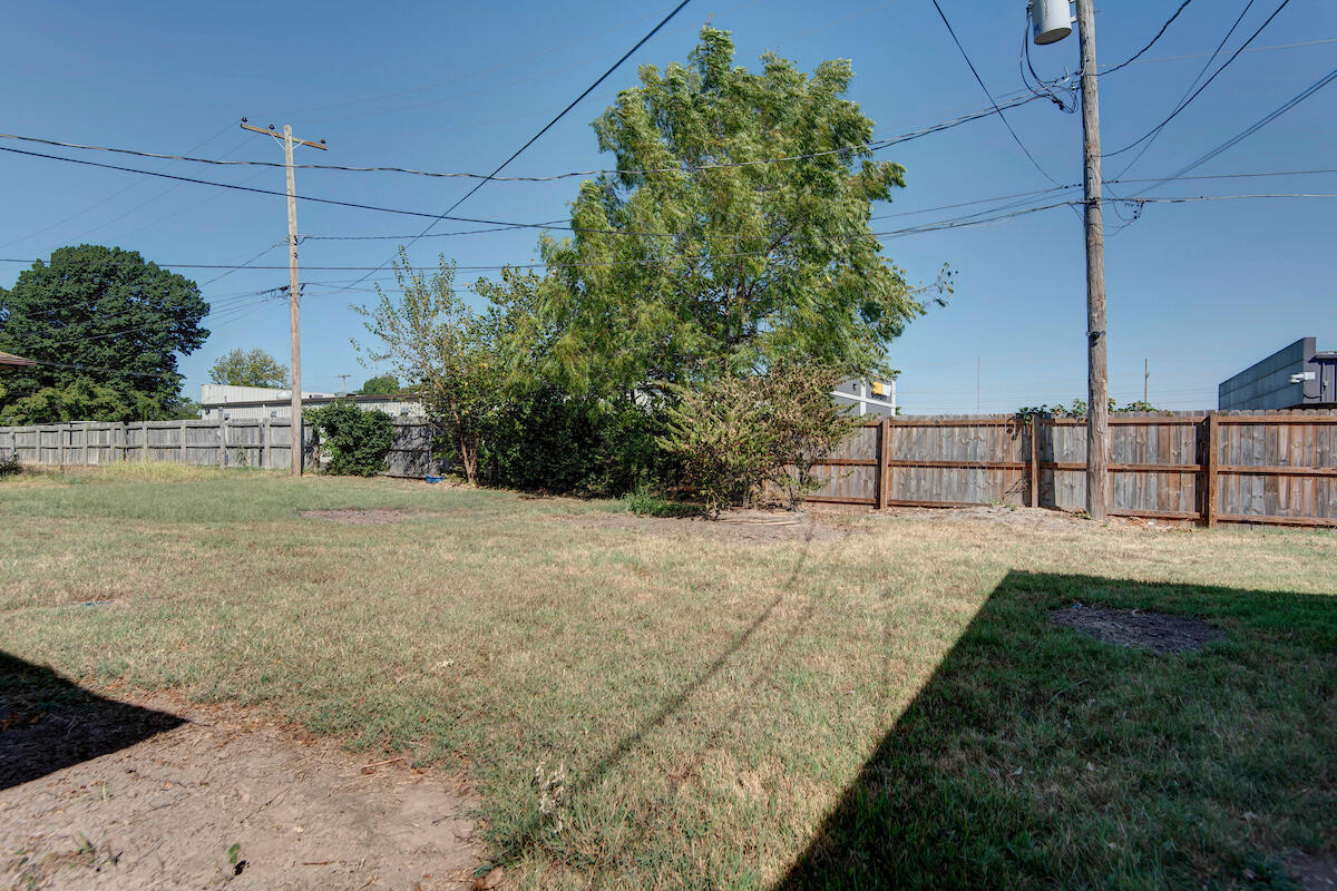 2747 East Mcdaniel Street A & B Property Photo 3