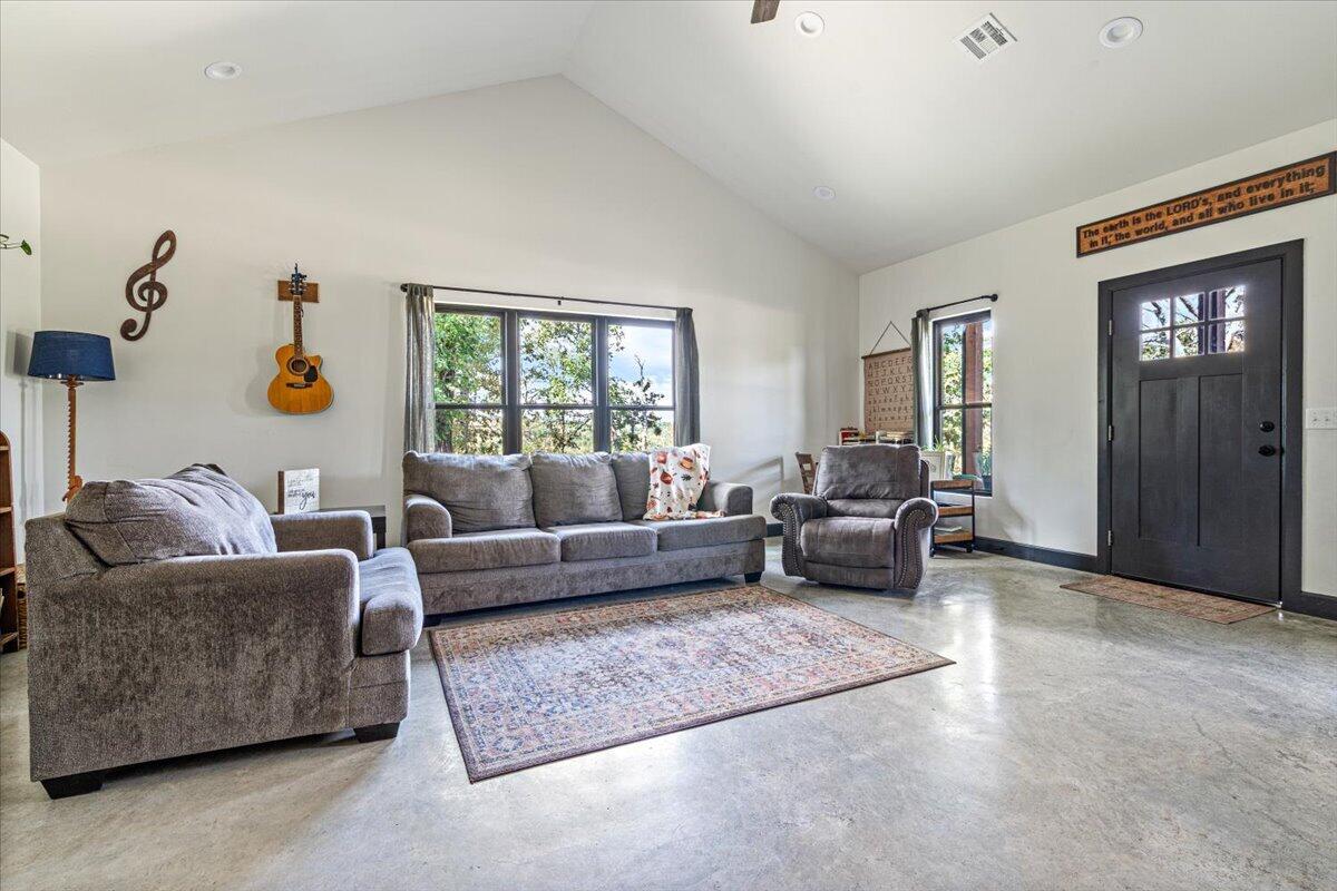 702 South Kings Highway Property Photo 18