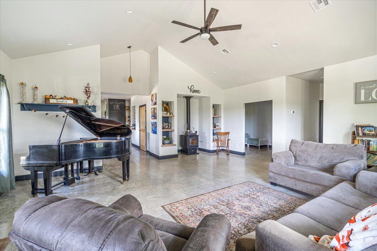 702 South Kings Highway Property Photo 21
